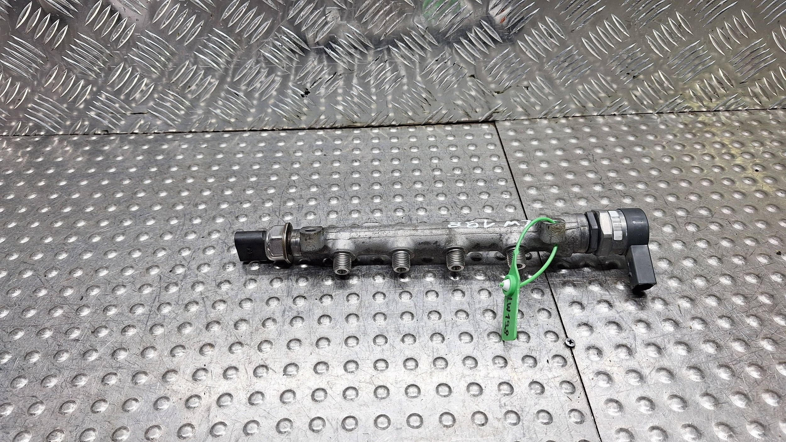 injection ramp sensor 04L089D 057130764AB A3 8V GOLF VII LEON III 1.6TDI