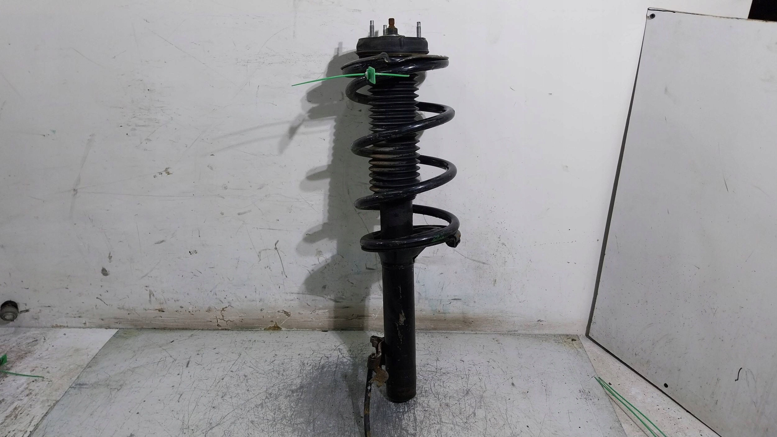 shock absorber left front YC15-18045-BH FORD TRANSIT MK6