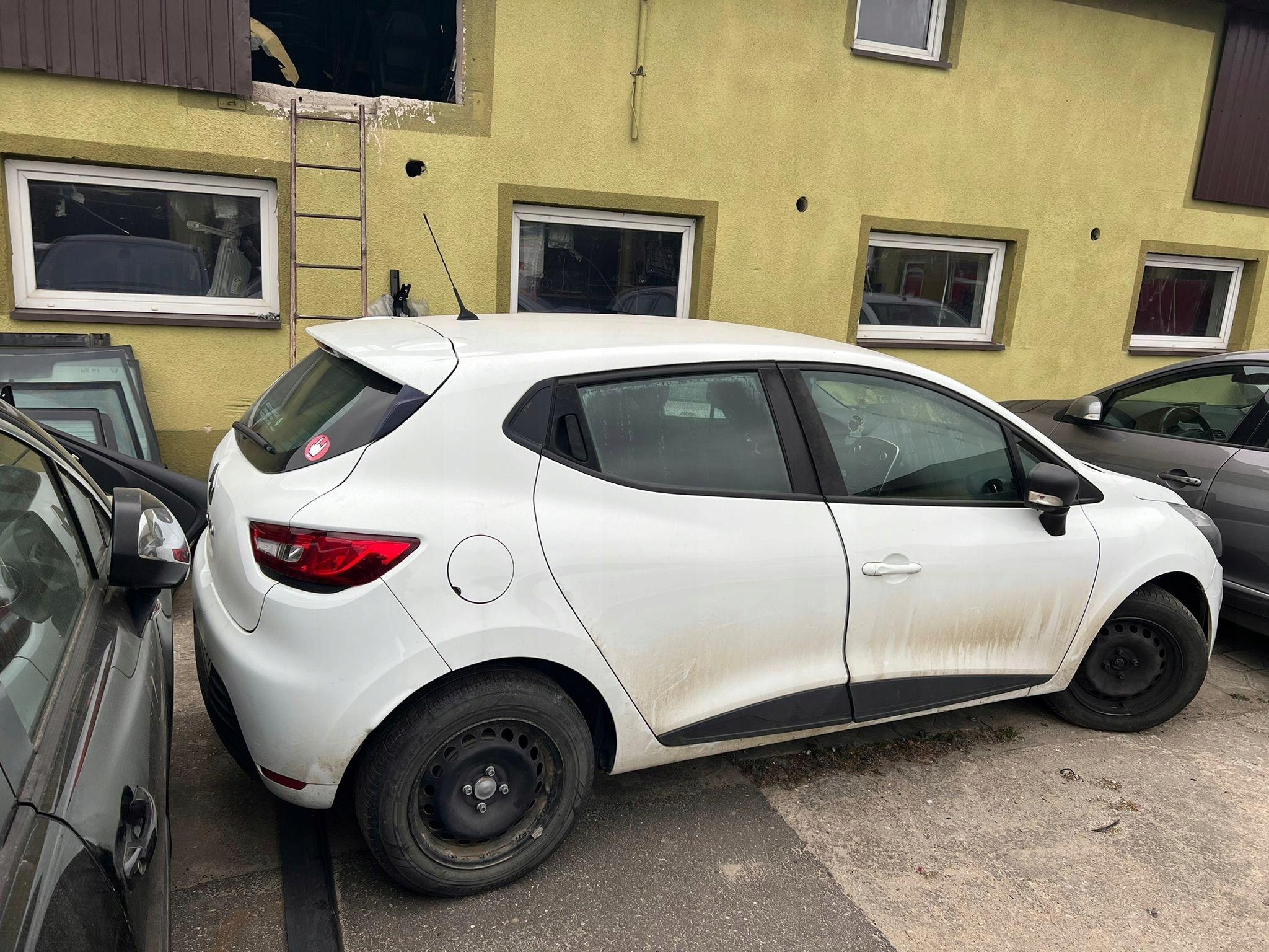 ĆWIARTKA PODŁUŻNICA LEWY PRZÓD RENAULT CLIO IV Numery katalogowe zamienników 12003693174