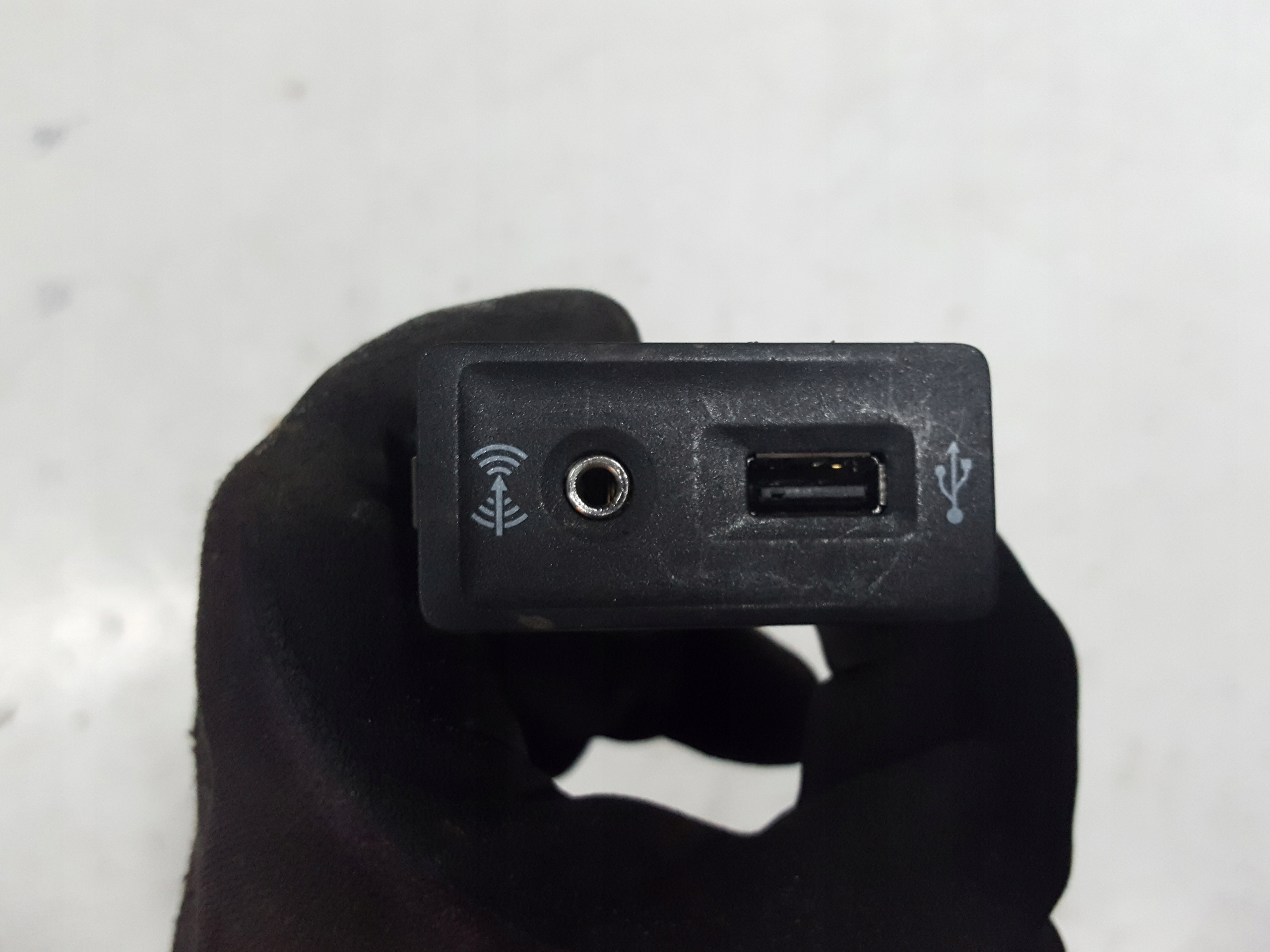 5G0035222H - VW PASSAT B8 14R-роз'єм USB AUX
