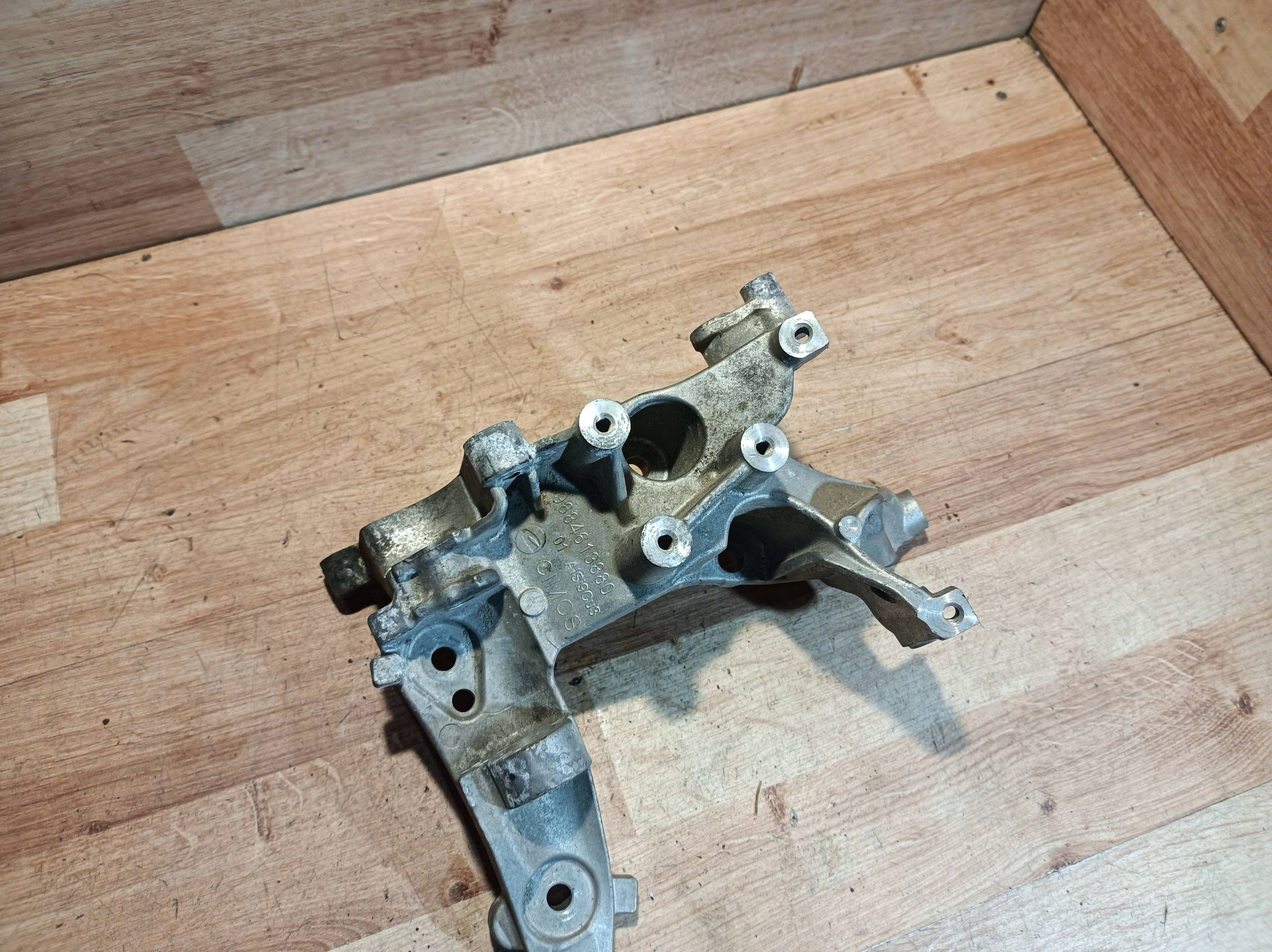 supporto alternatore PSA 1.6 HDI 9684613880