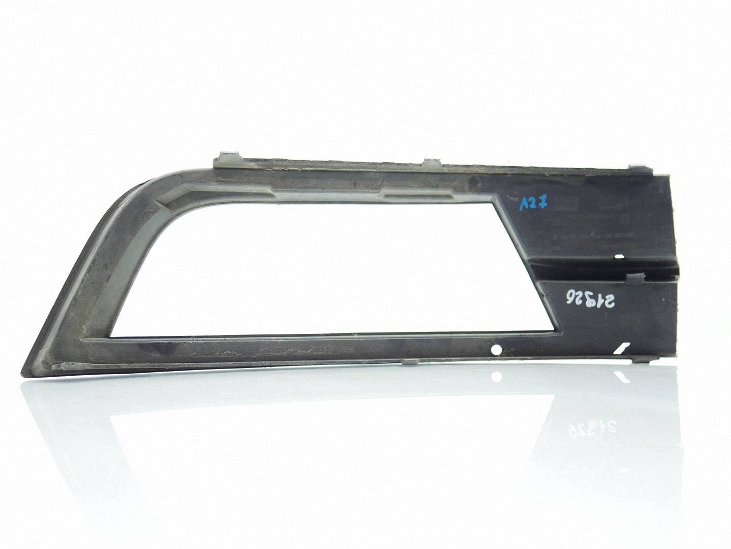 grid of a bumper right front right front SKODA OCTAVIA III 5E 5E0807682