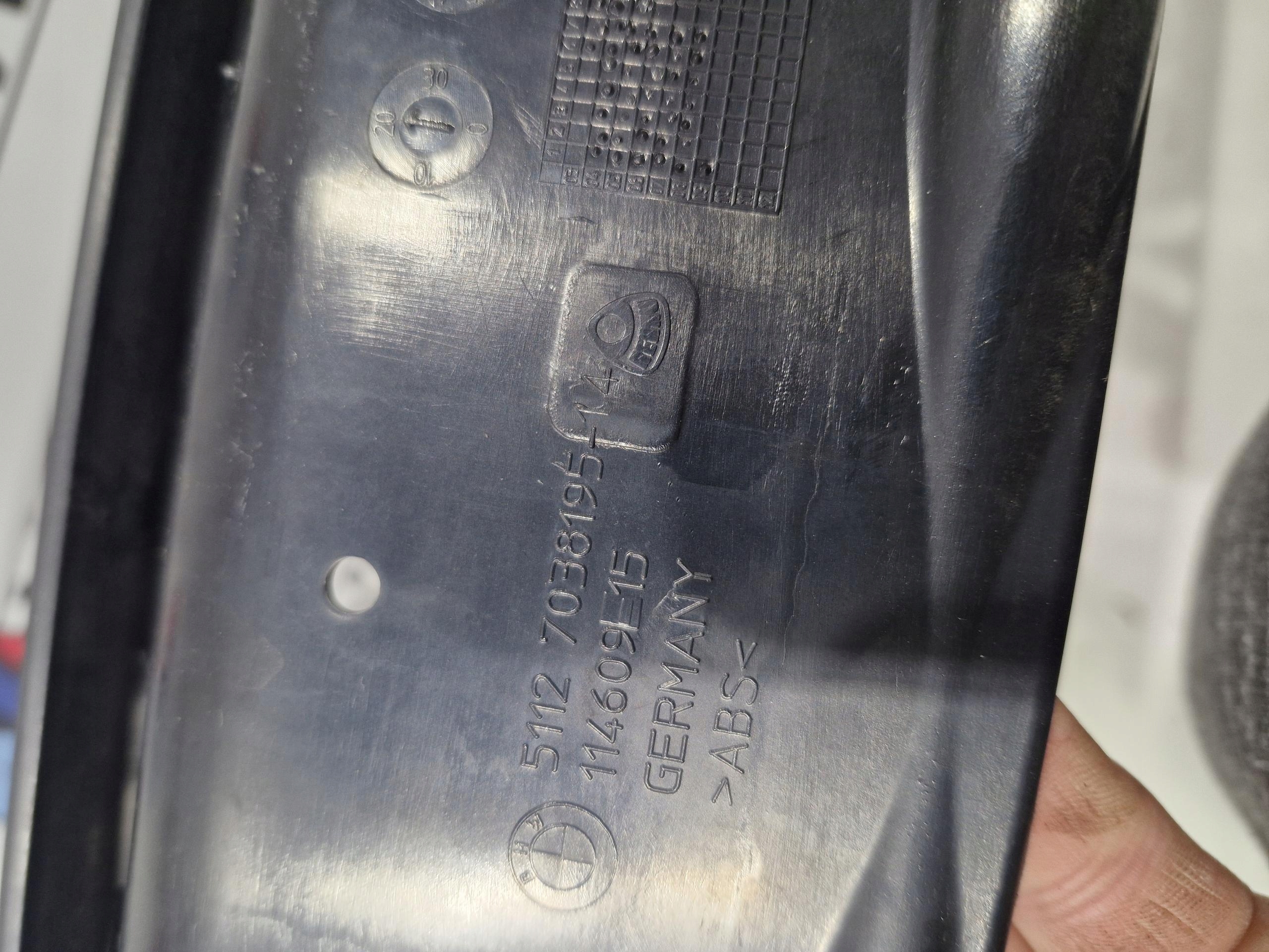 BMW E63 E64 Support Support plaque Pare choc Arrière Arrière SRODKOWE 7038195