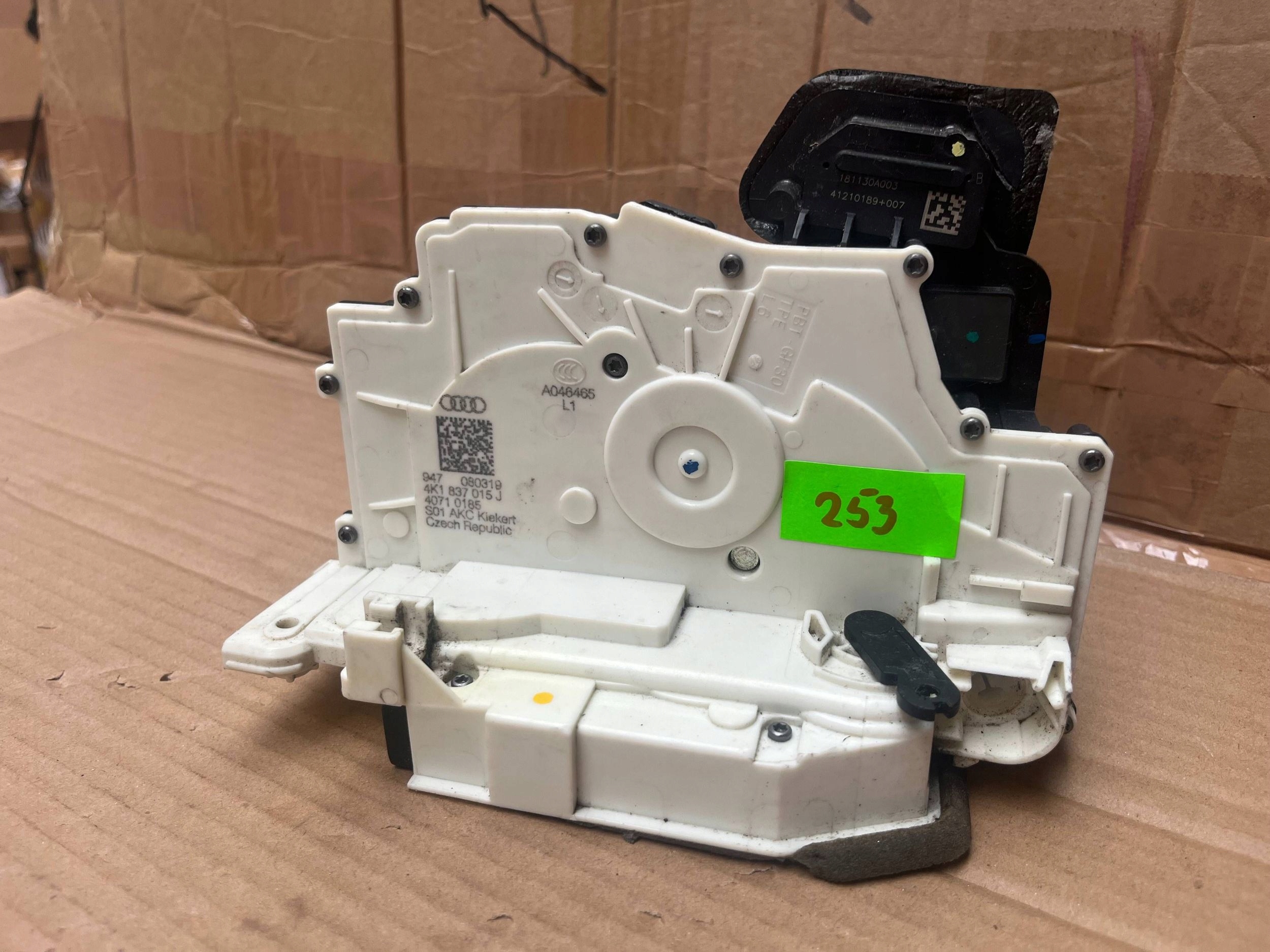 AUDI A6 C8 4K lock door left front 4K1837015J original !