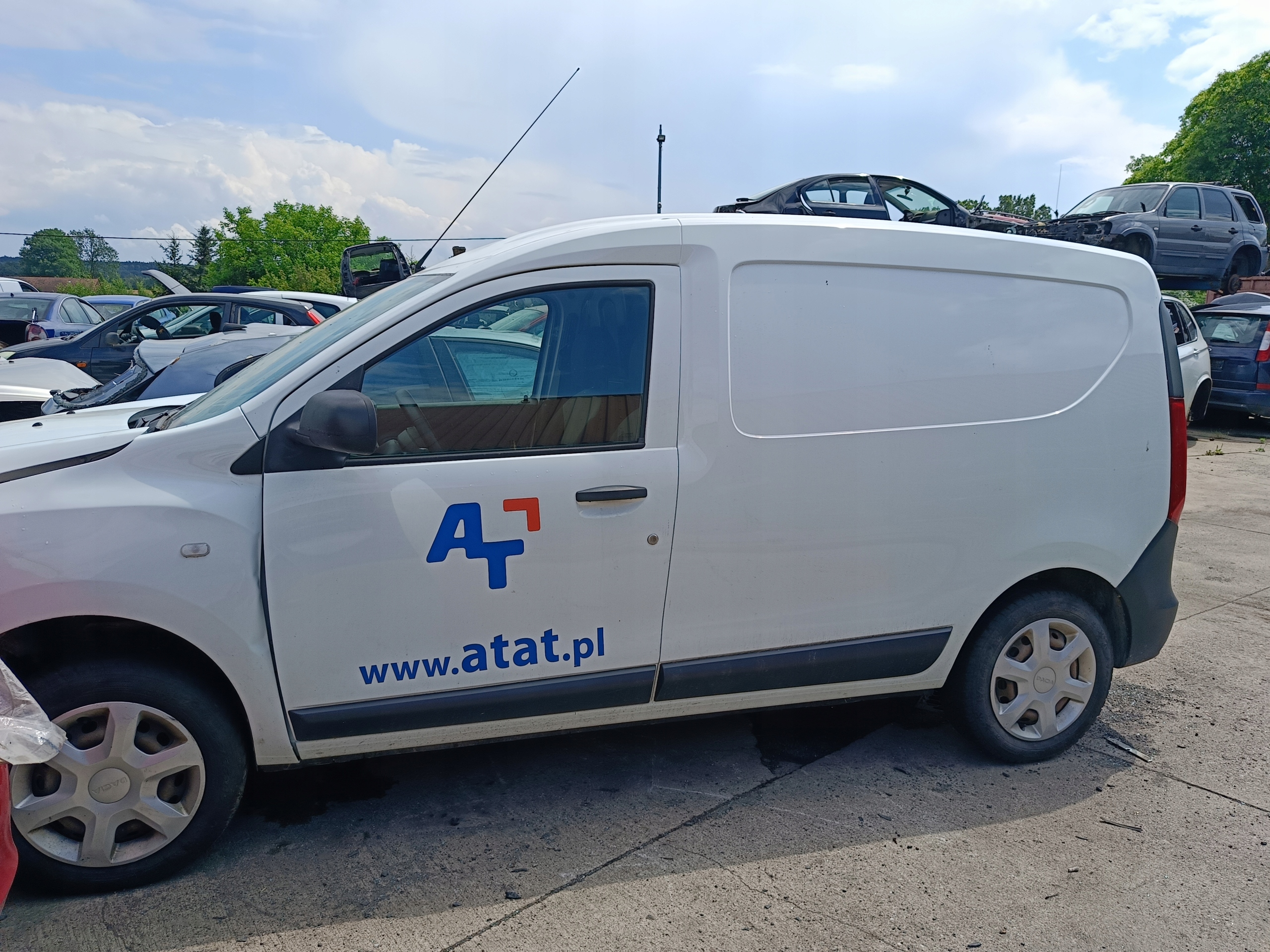 DACIA DOKKER PAS TYŁ WANNA PODŁOGA 2017