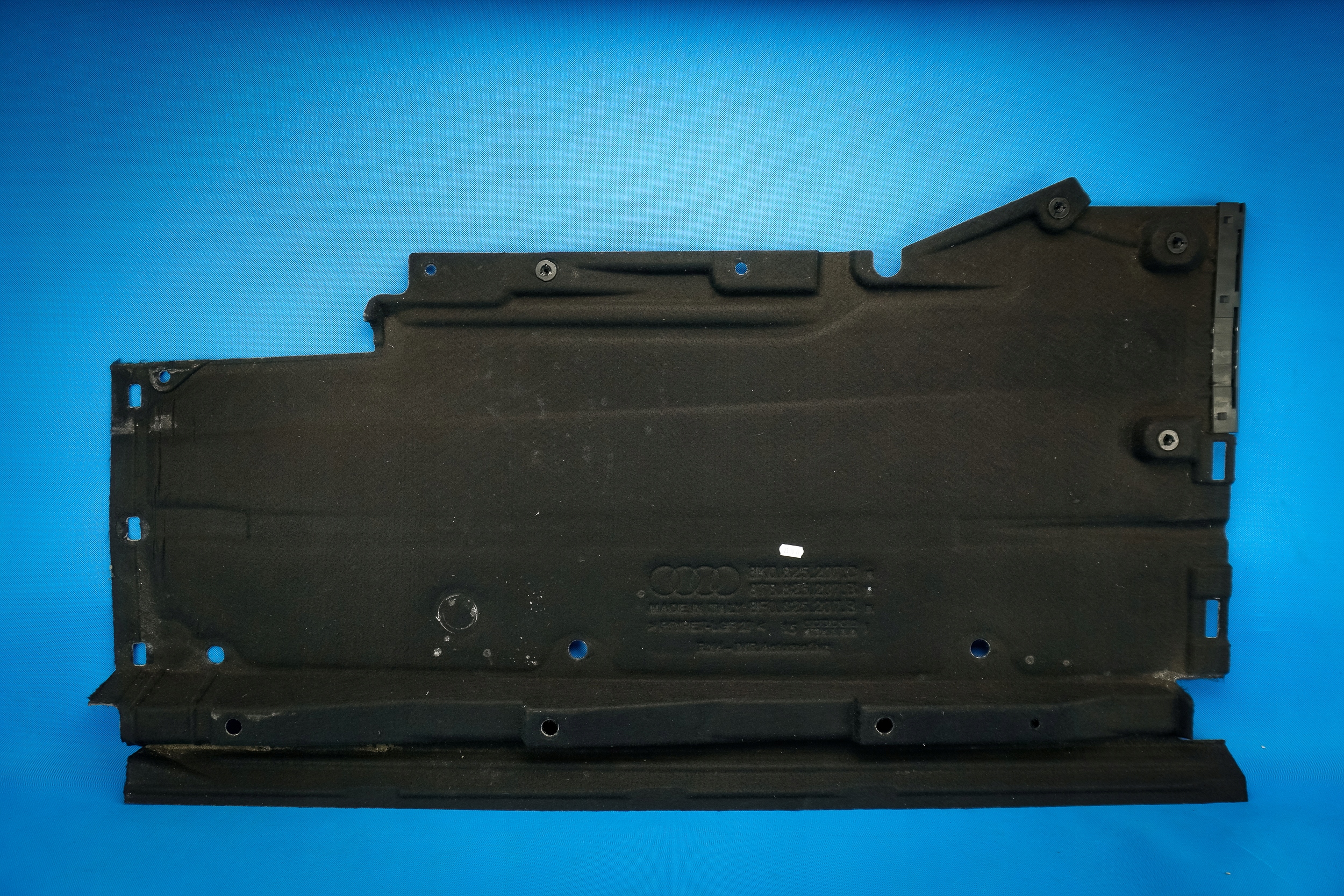 cover chassis left Audi A5 S5 8T Spb 8T8825207B