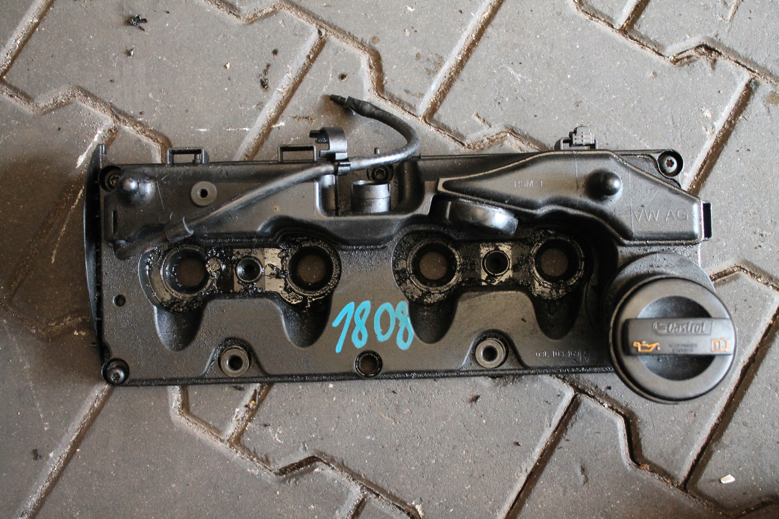 1808. Abdeckung der Ventile VW T5 T6 03L103469G