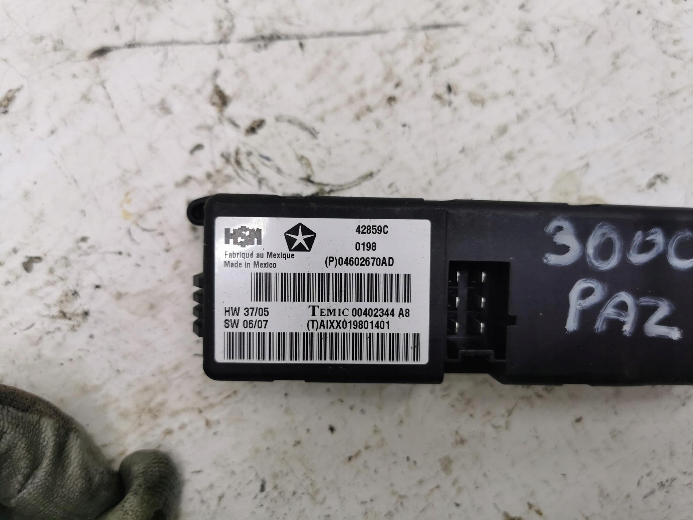 module control unit seat CHRYSLER 300C P04602670AD