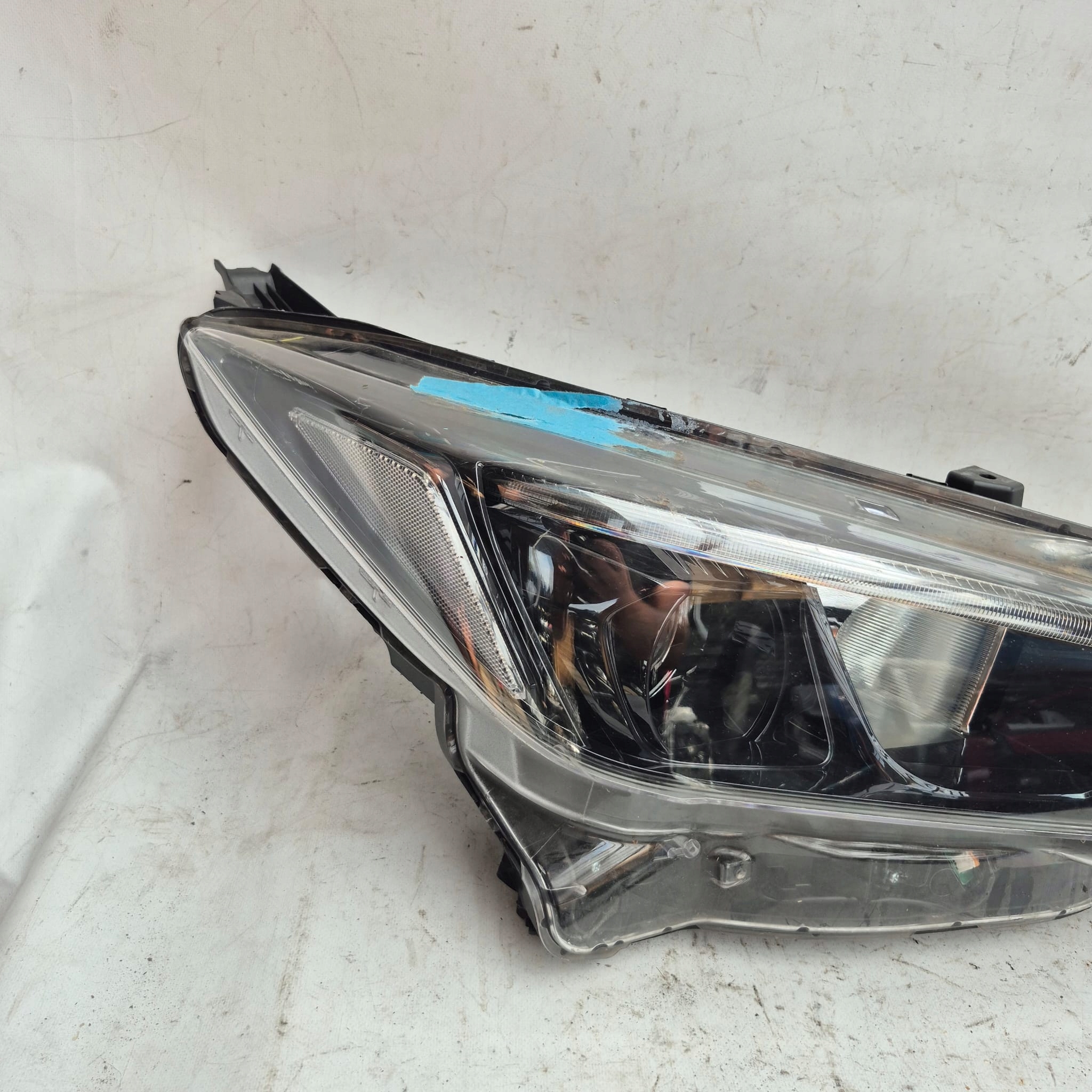 NISSAN LEAF II 2 17- light right front front lens LED 260105SH0A