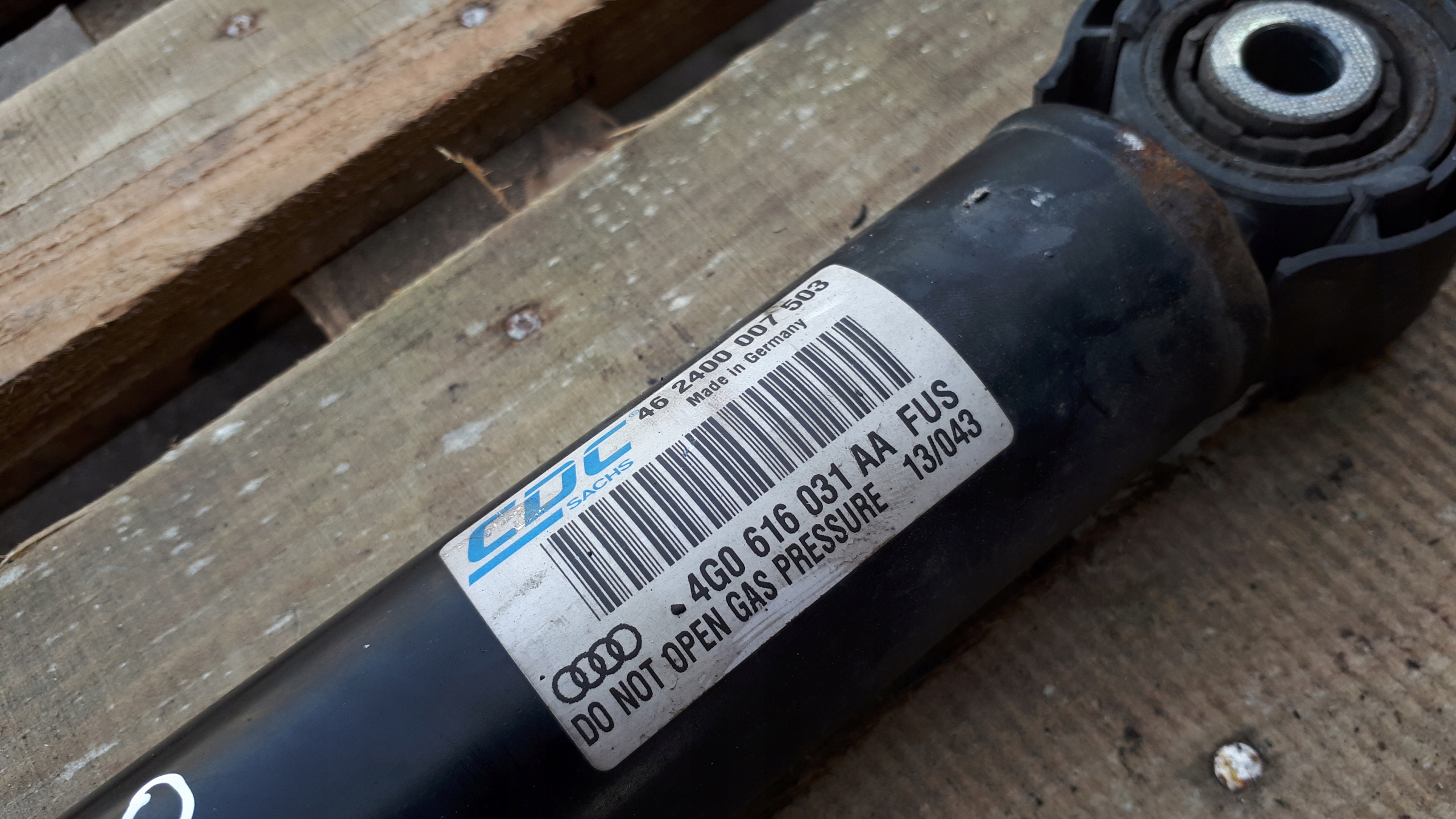 S7 4G A7 STOSSDÄMPFER HECK HINTEN 4.0 TFSI S6 A6 C7