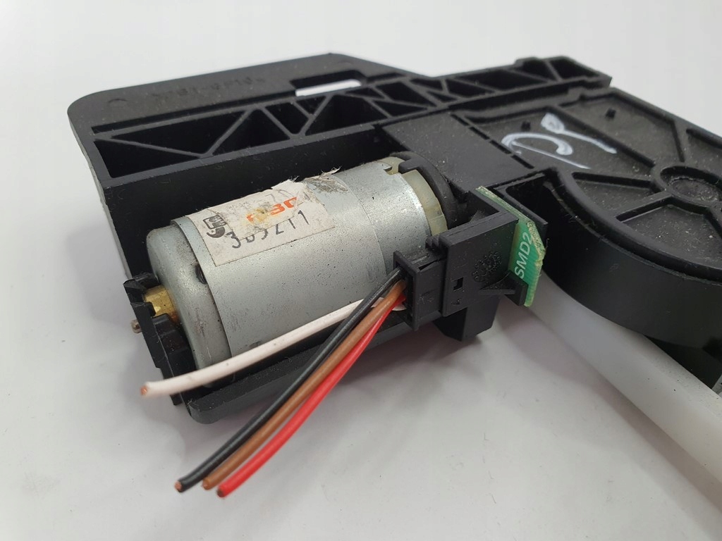 2039700126 - Мотор HEADREST RIGHT Front MERCEDES W203