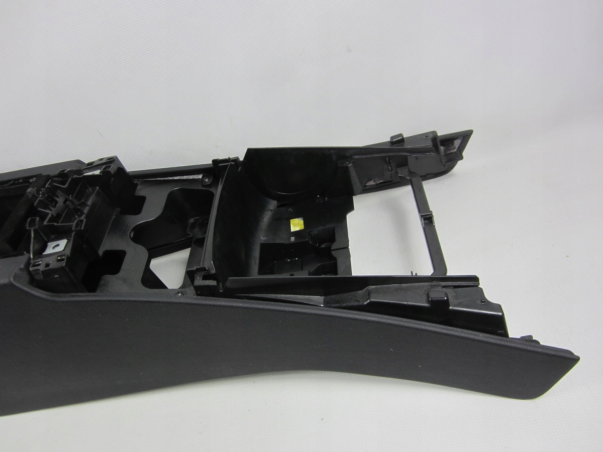 Tunel mitte schwarzer Mercedes W221 LIFT