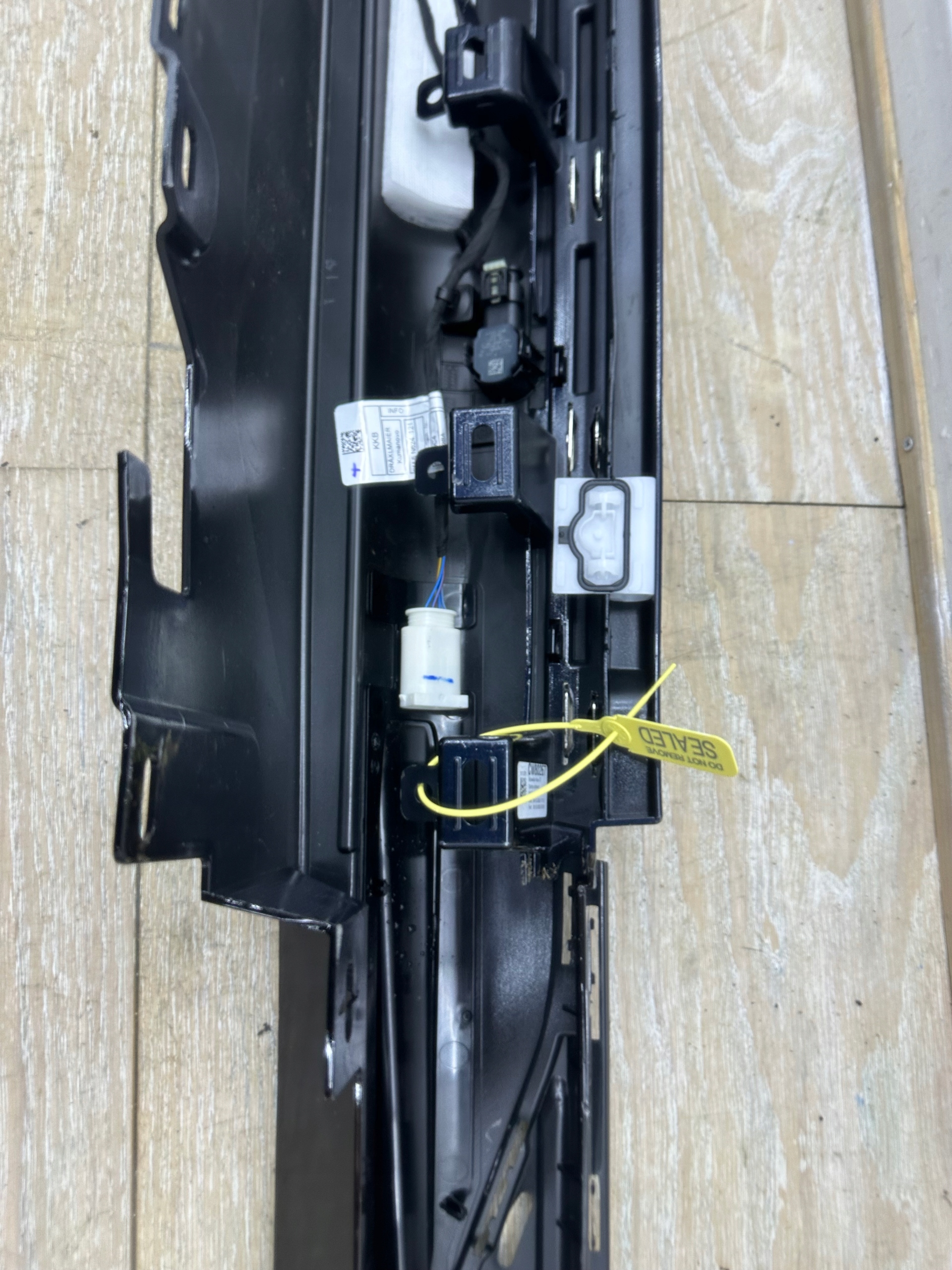 moulding threshold left BMW 7 G70 i7 Electryk E Drive 22