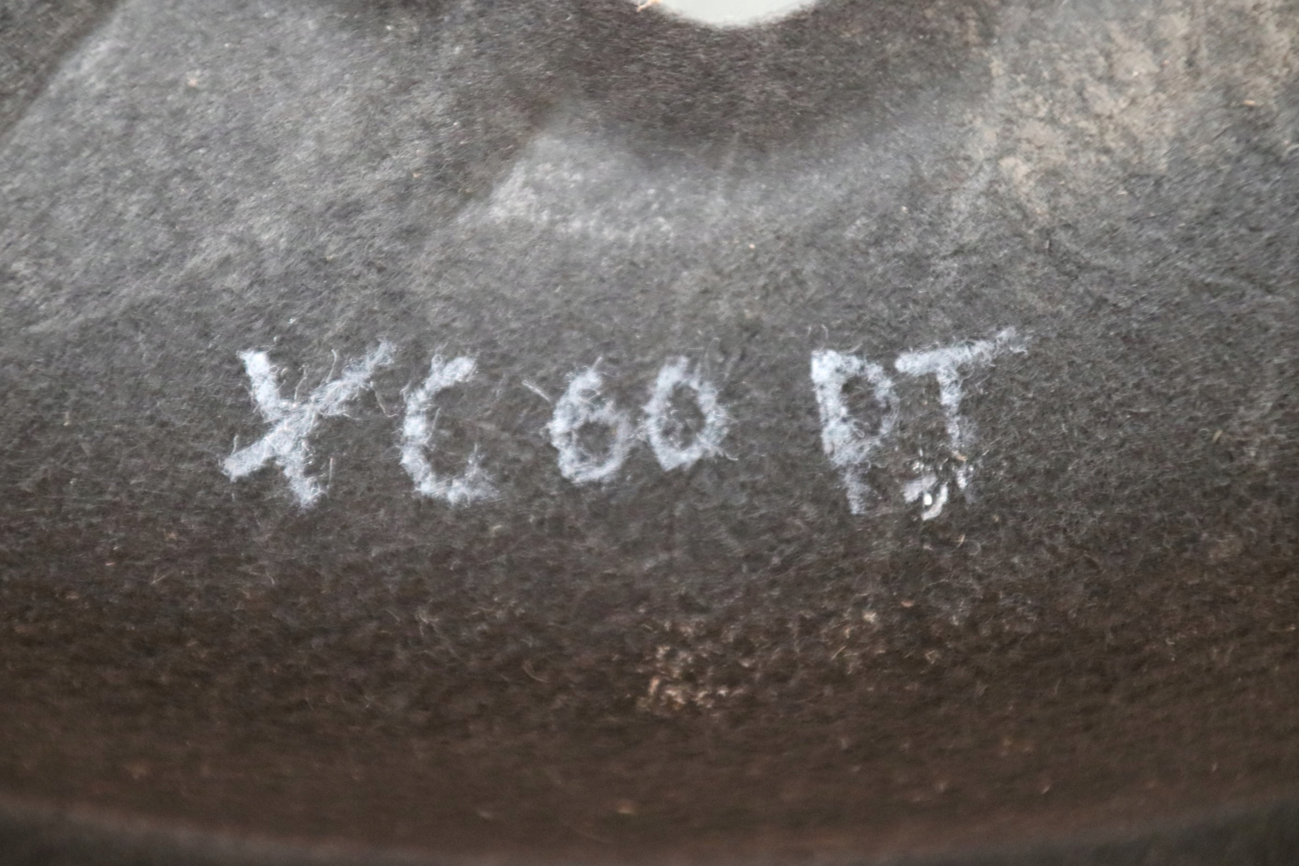 VOLVO XC60 XC 60 and 1 mudguard right rear part right rear.