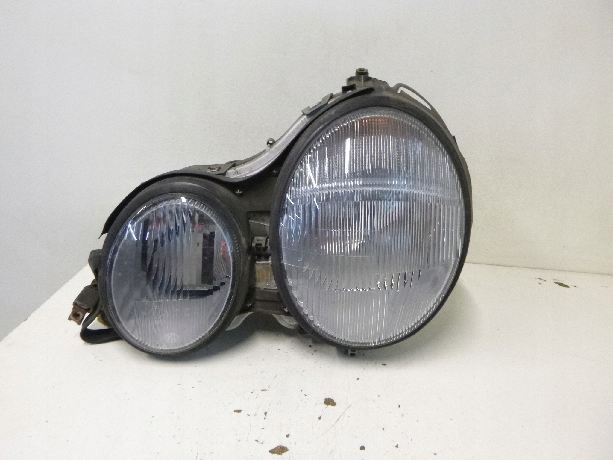 light front Mercedes W210 99r. HELLA