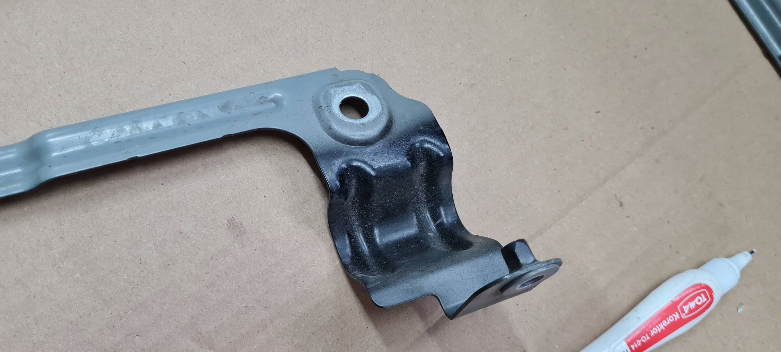 A6 C8 4K bracket support holder BLORNIKA left left front LY9B 4K0821167