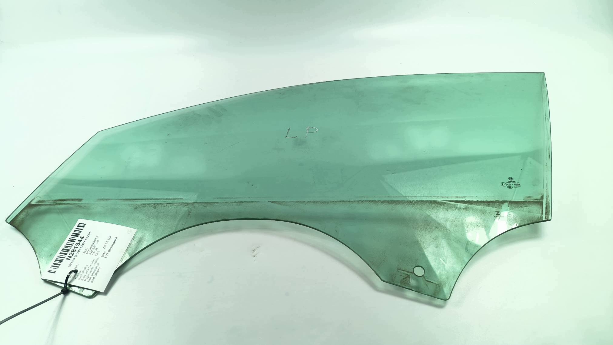 vitre portière gauche avant VOLKSWAGEN PASSAT B8