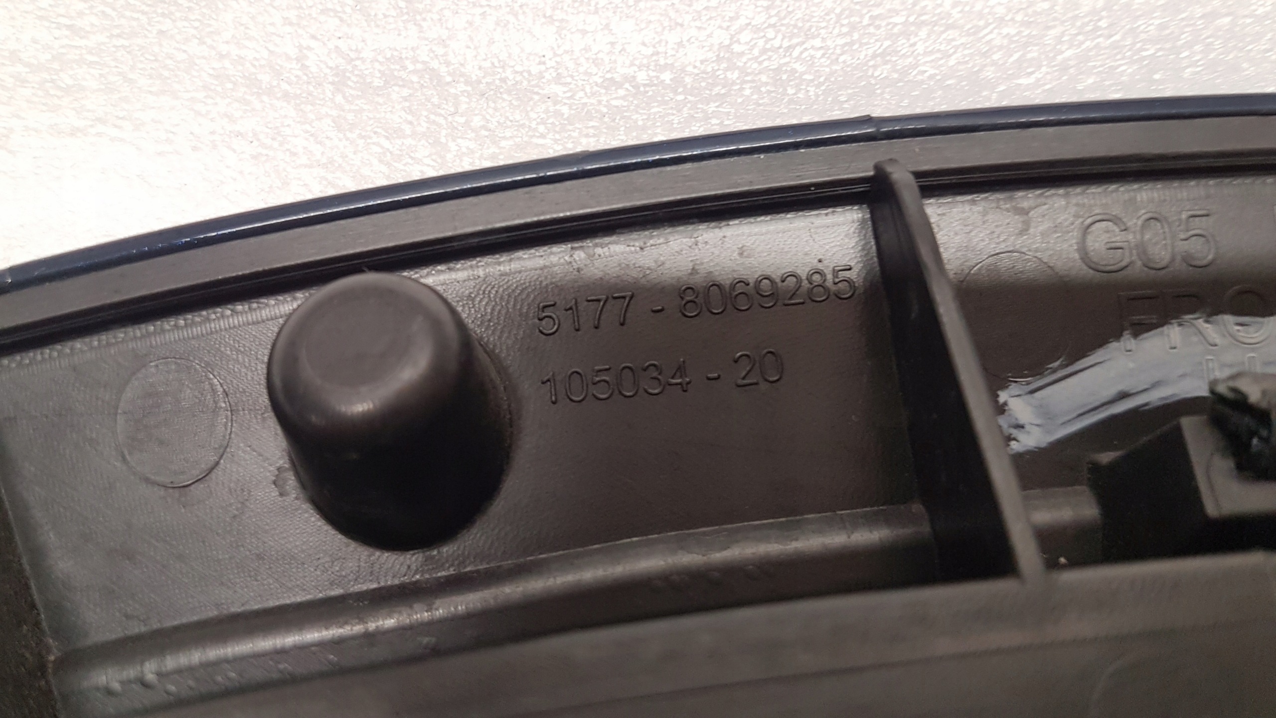 lišta blatníku levý předek BMW X5 G05 m-packet 8069285