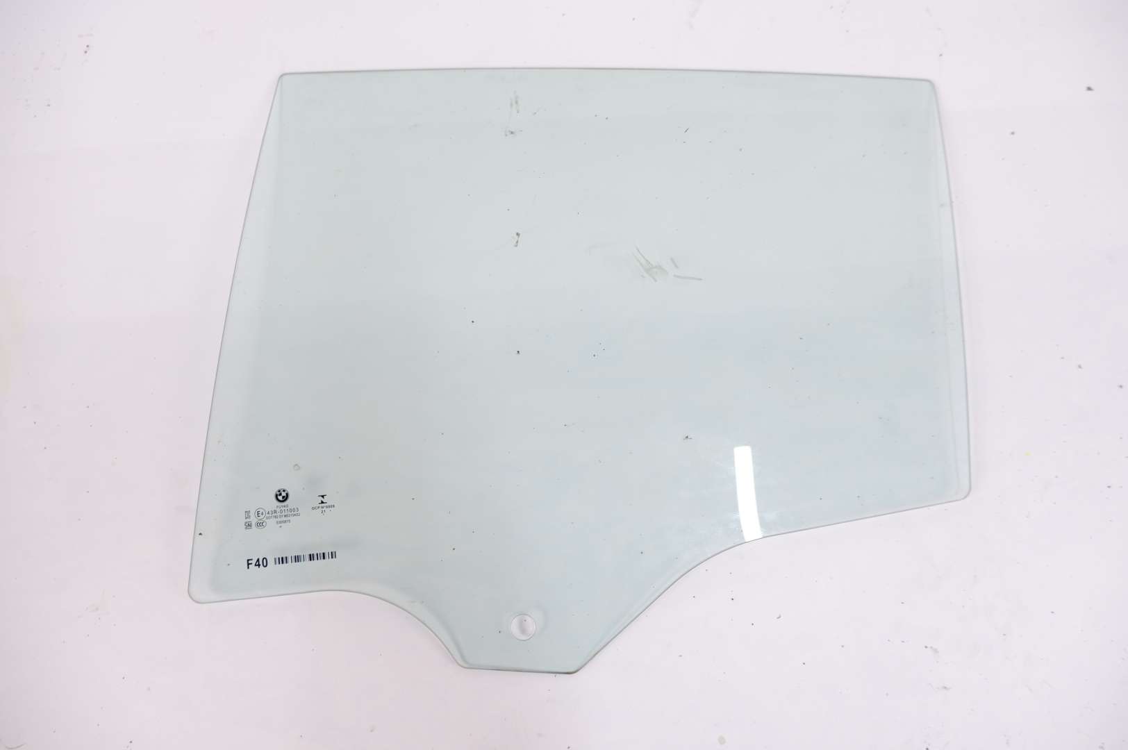 Стекло двери зд л BMW F40 (2019 -)