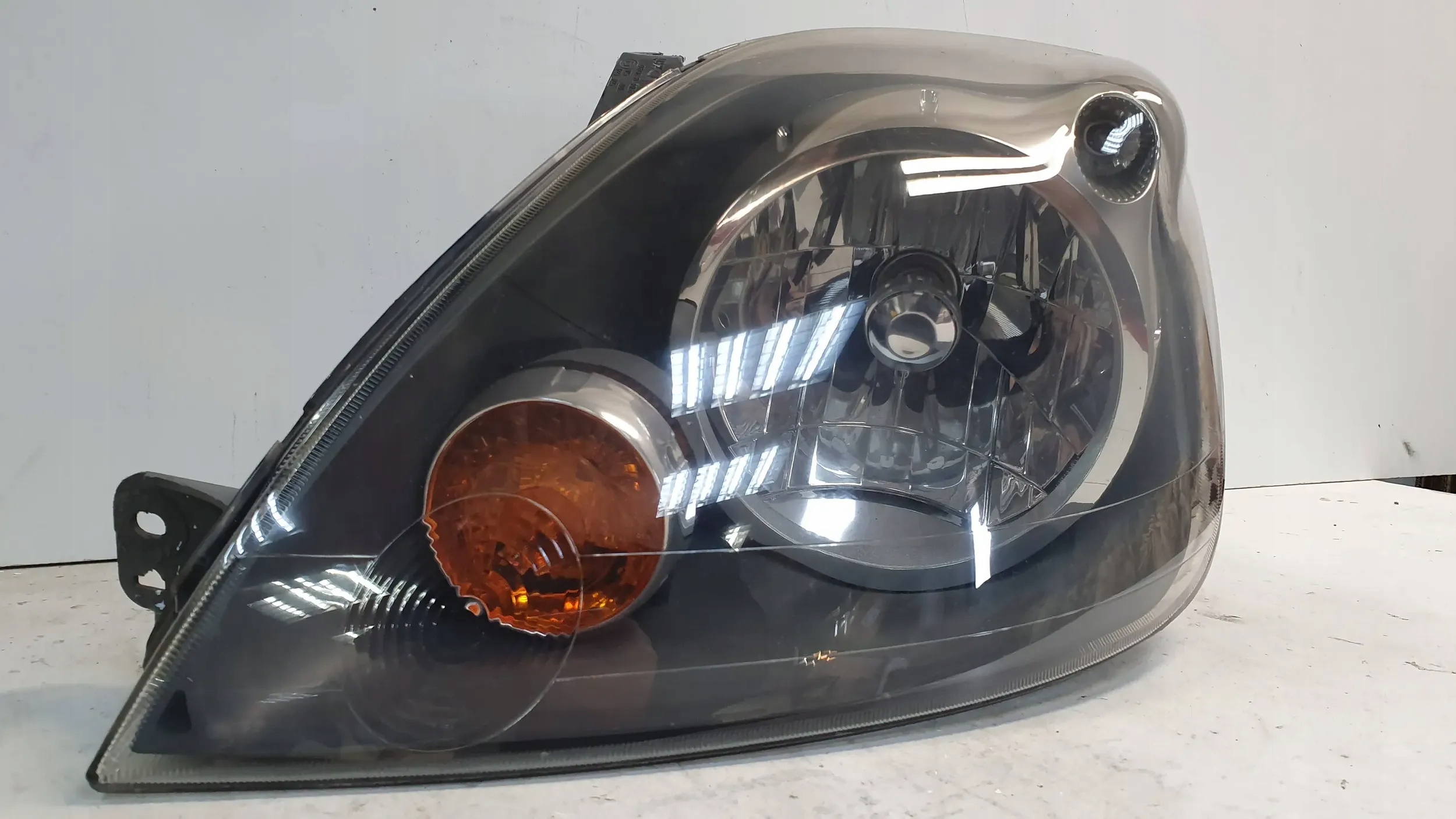 light front left 6S61-13W030-AD FORD FIESTA MK6 LIFT 05