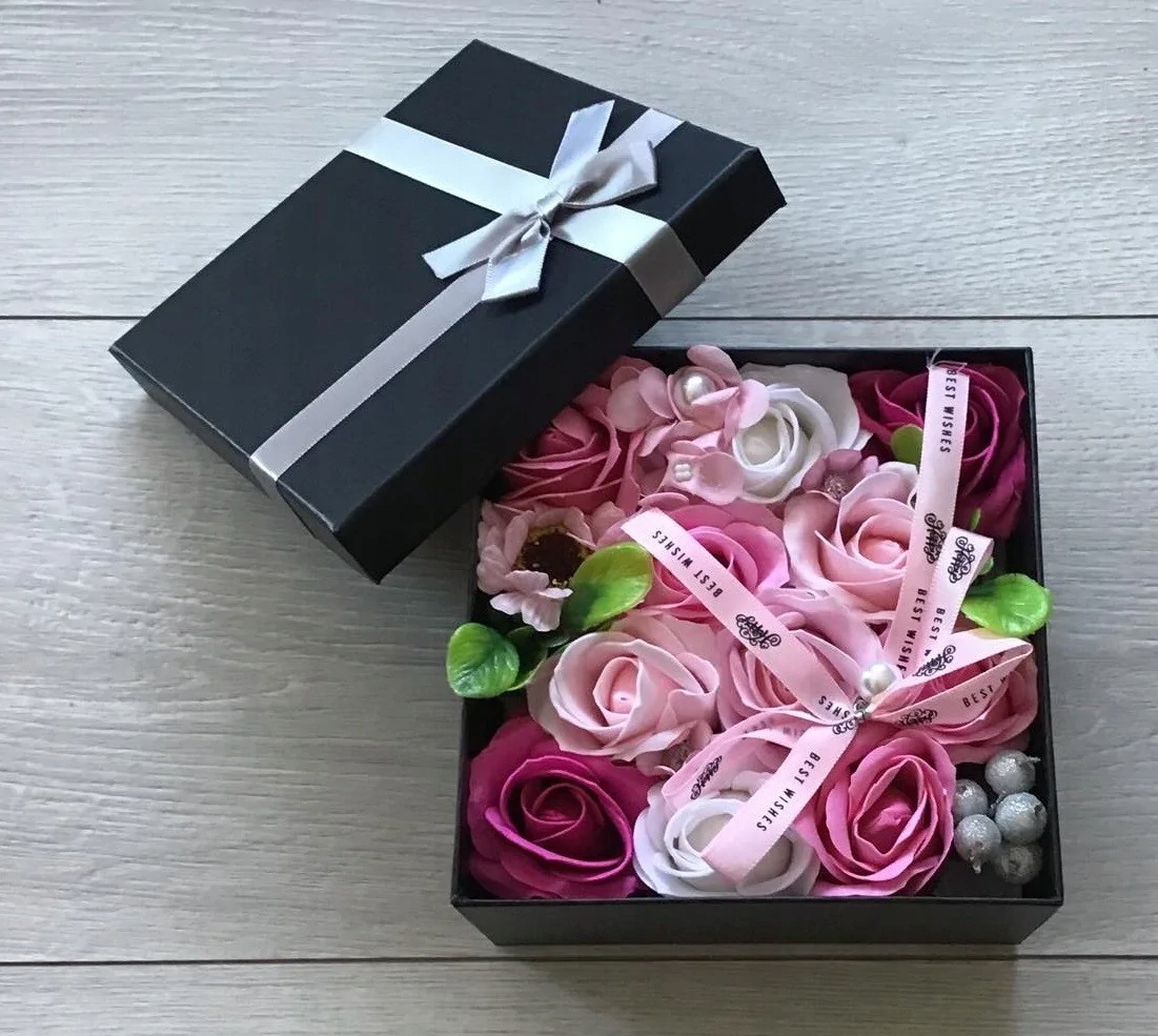 

Flower Box Pachnący Mydlany Bukiet Różyczki Różowe