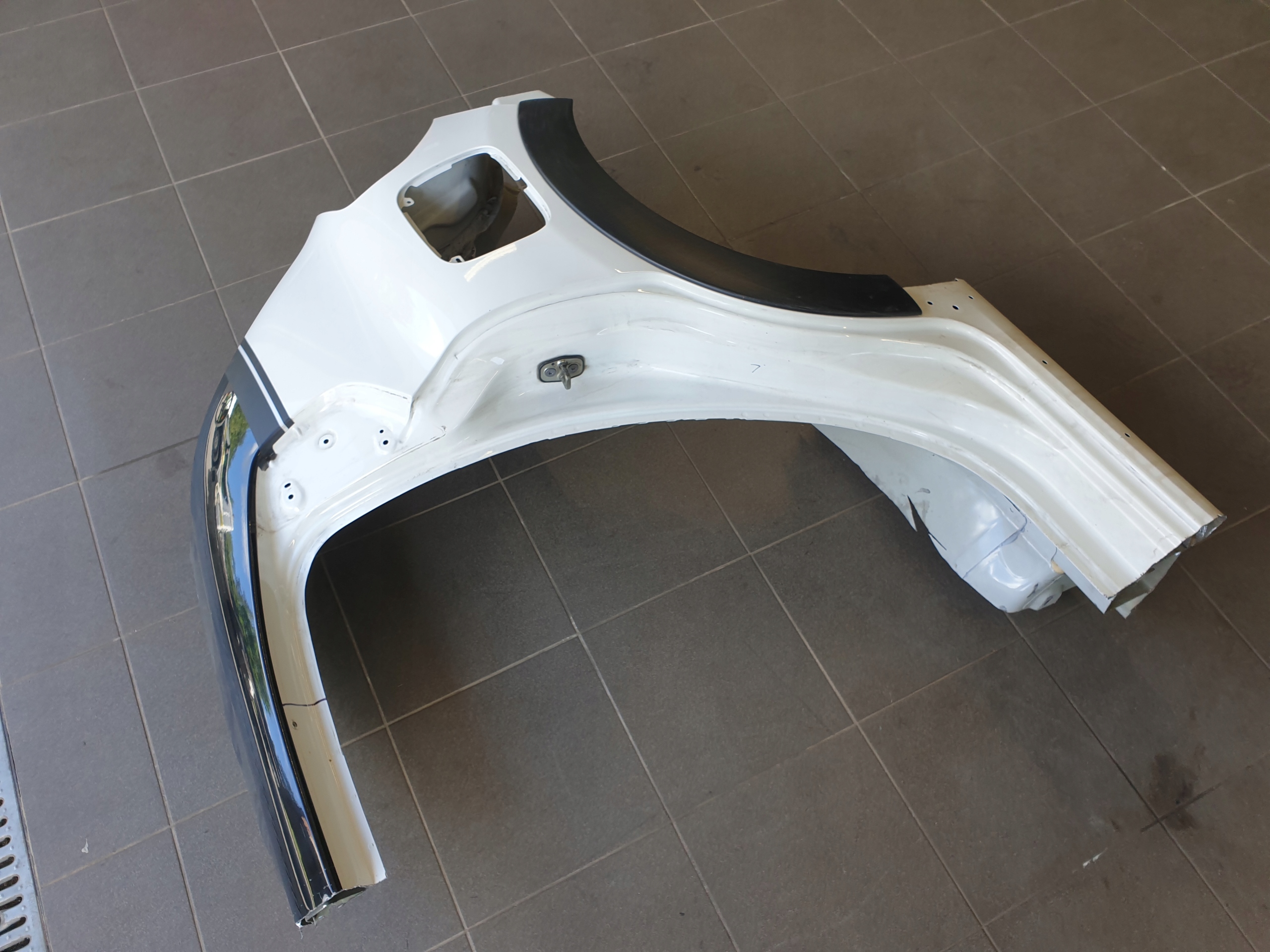 parafango posteriore LONGHERONE CITROEN C3 III EWPB 2016