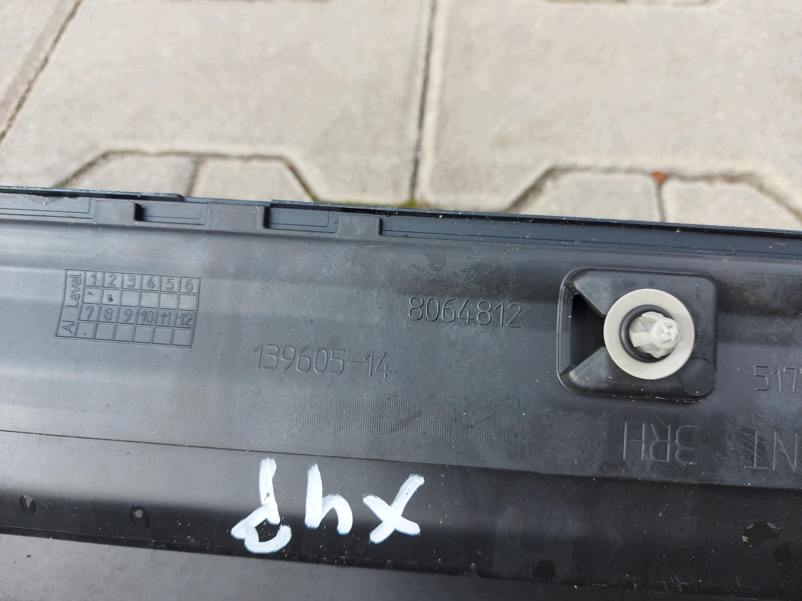 BMW G02 X4 M40i 2023 moulding threshold right cap right front 139605