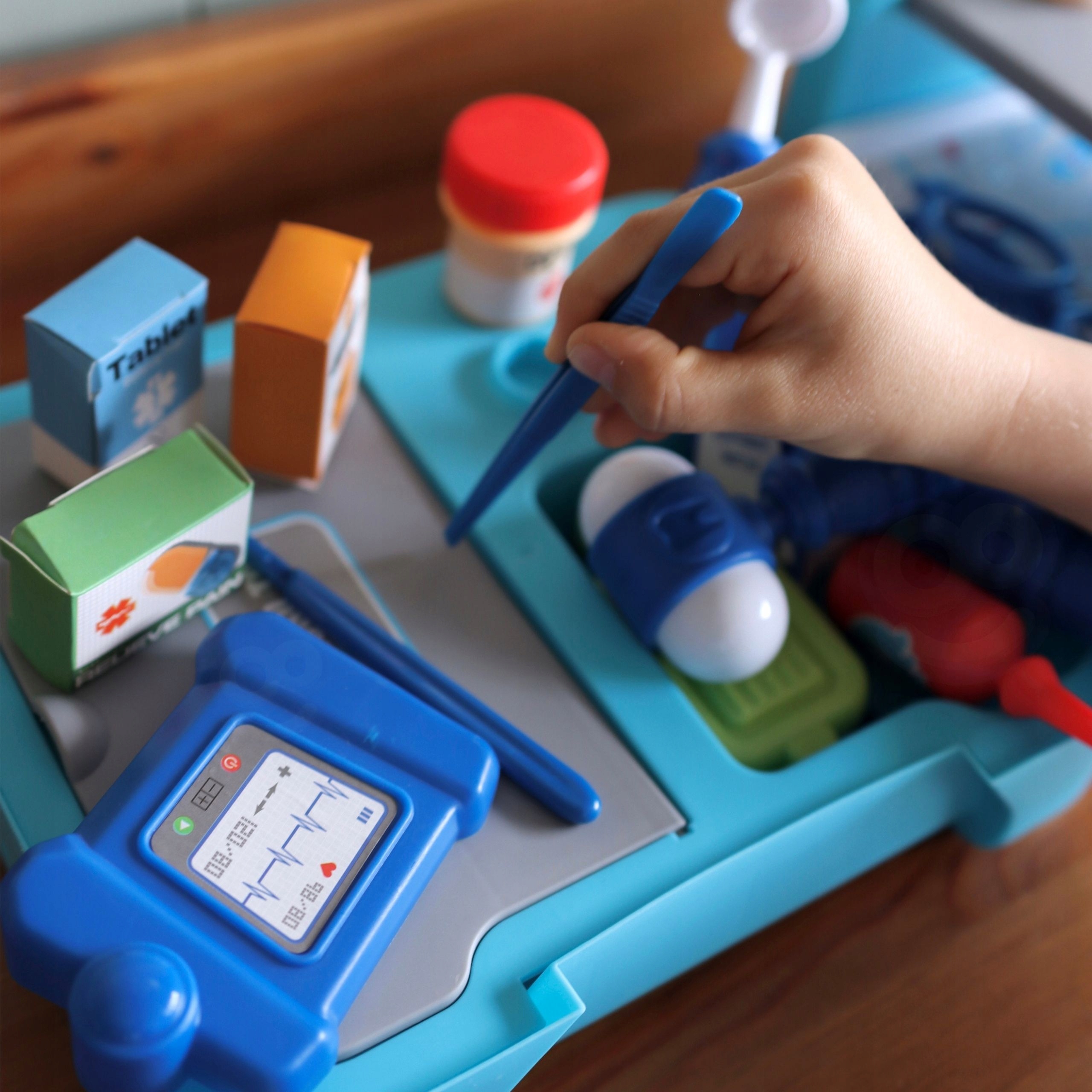 MAŁY DOKTOR ZESTAW MAŁEGO LEKARZA DENTYSTY W WALIZCE 3w1 DLA DZIECI WOOPIE EAN (GTIN) 5904326948013