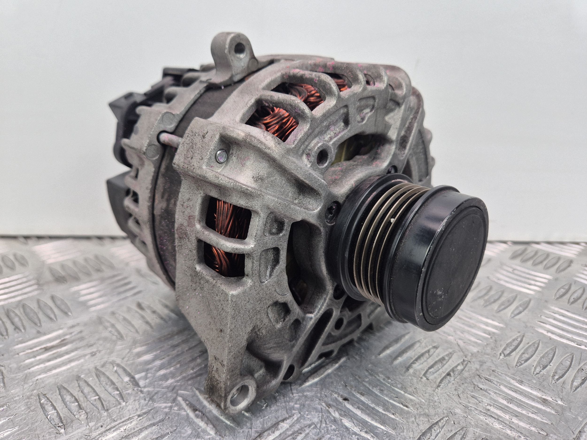 Mercedes A180 W176 1.6 alternator A0009061903