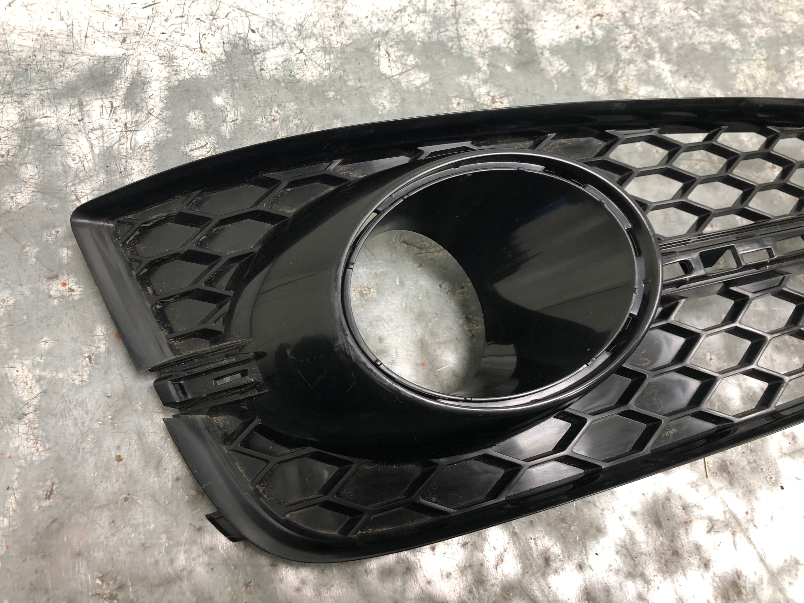 grid fog lights right front AUDI S8 D4 LIFT 4H0807680AB