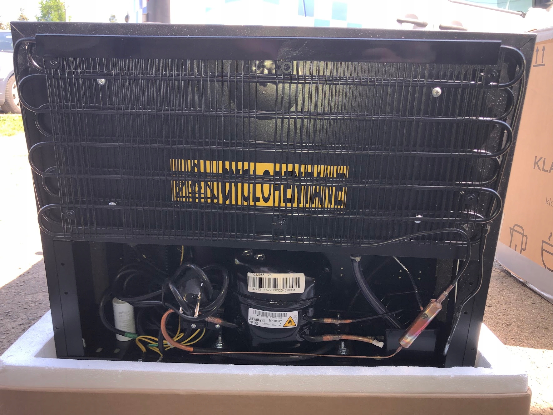 CHŁODZIARKA DO WINA KLARSTEIN 24 BUTELEK 5 – 22°C Kolor dominujący czarny