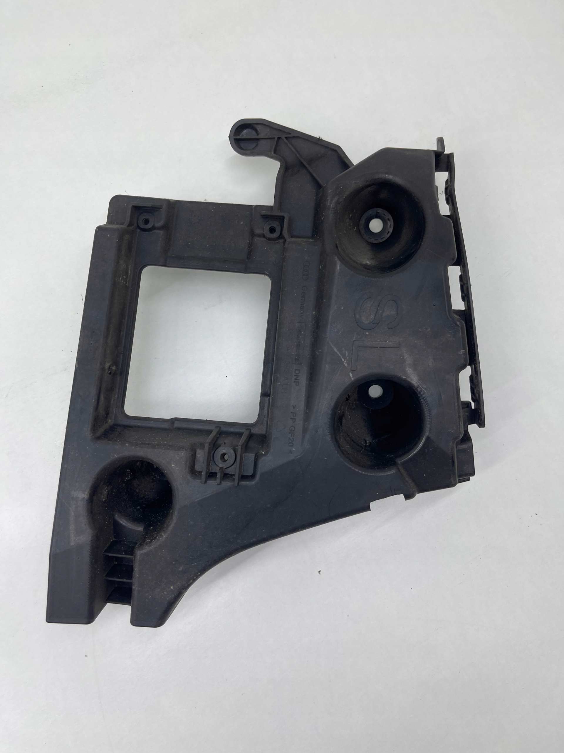 AUDI A6 C7 Berline uchywt Support plaque Support prowadnica Pare choc Gauche Arrière