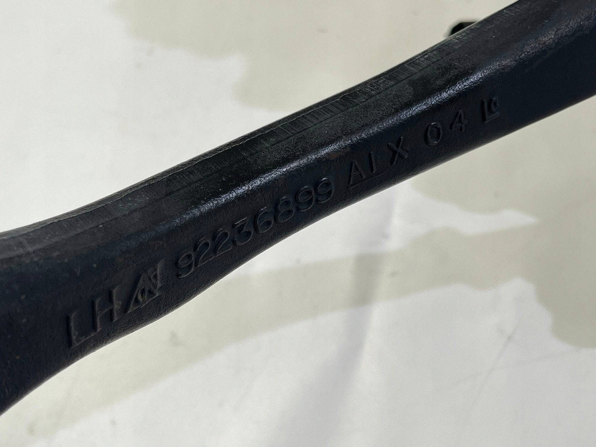 swing front left arm left of the pivot Chevrolet Camaro 2009-2015