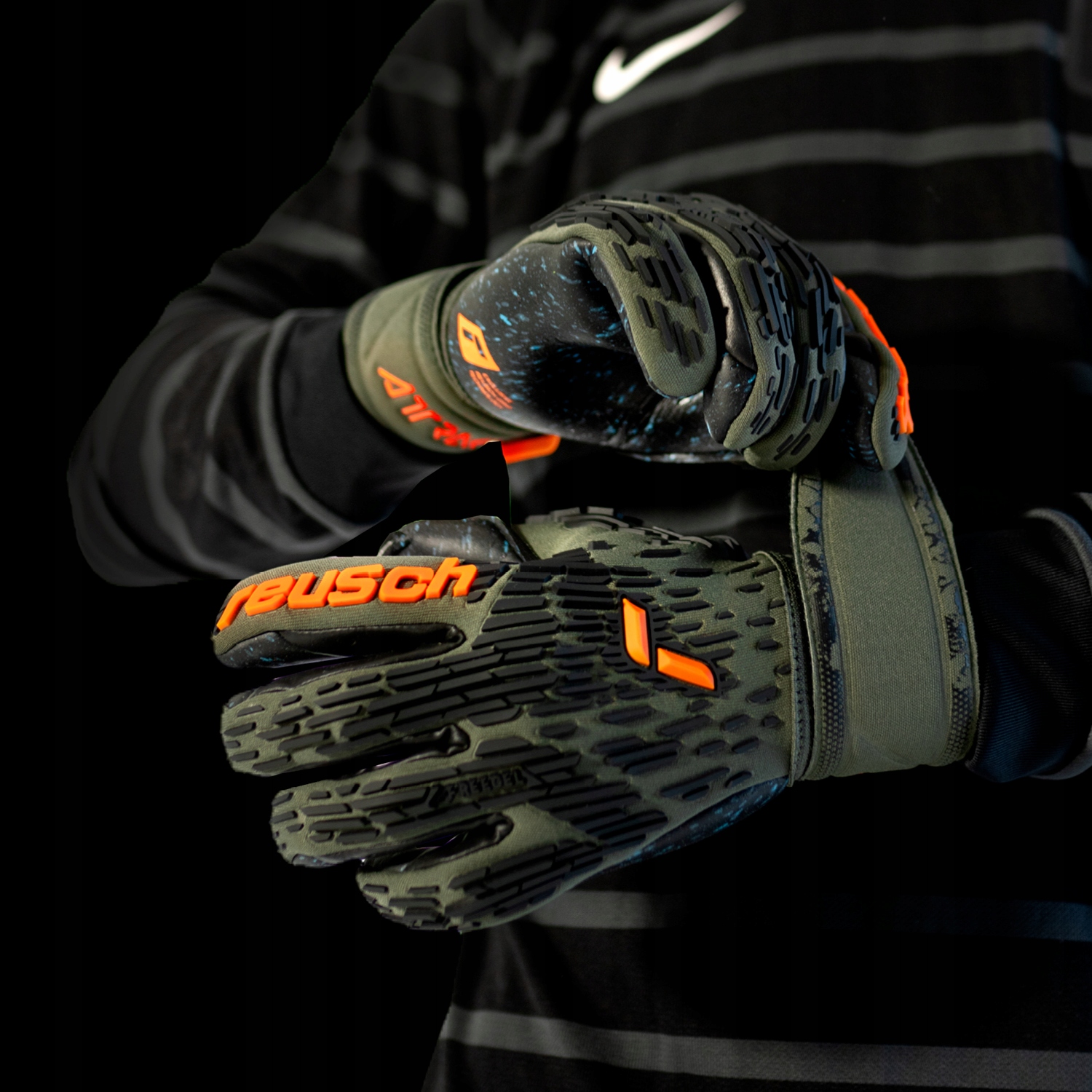 REUSCH Rękawice BRAMKARSKIE Piłkarskie ATTRAKT 11 Marka Reusch