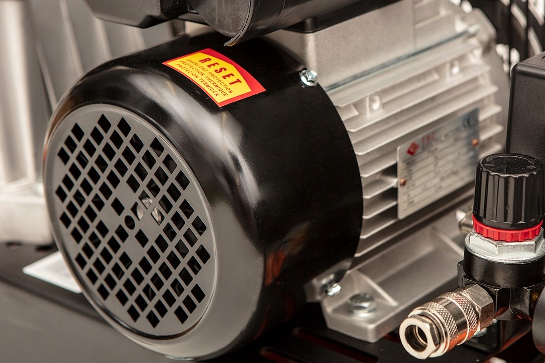 Kompresor olejowy 150l, 230V Rodzaj sprężarka tłokowa