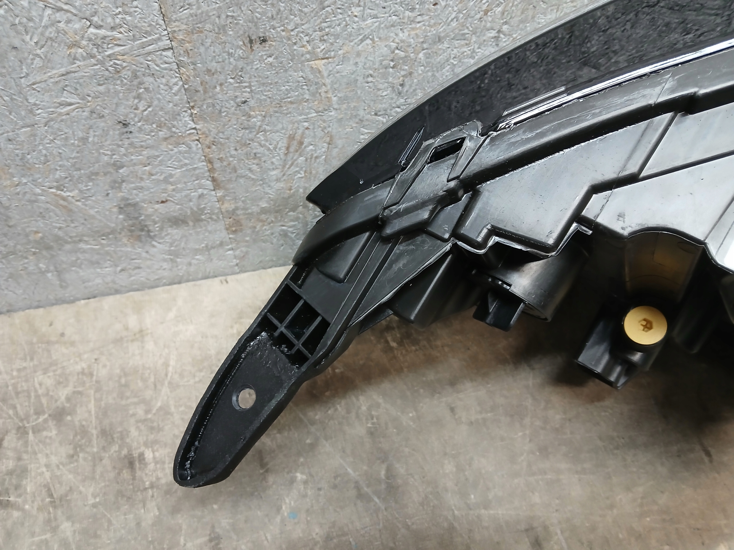 light front left FORD COURIER MK3 24- R2X6-13W030-CF