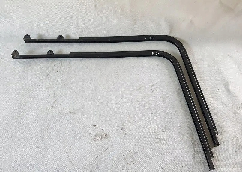 ПРОКЛАДКА НАПРАВЛЯЮЩАЯ СТЕКЛА ДВЕРИ ПРАВАЯ DAF 75 85CF