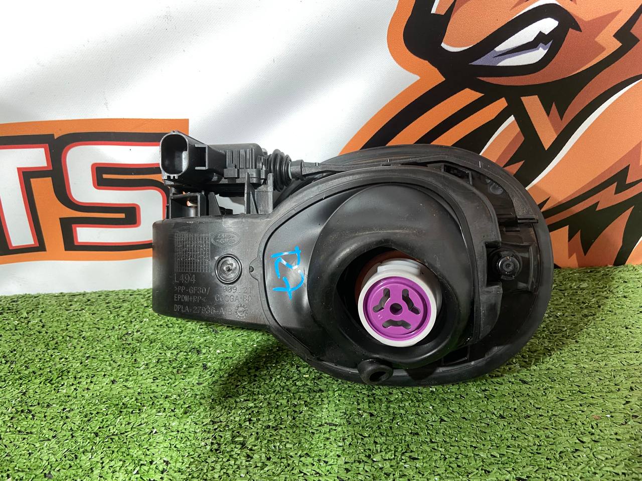 KLAPKA KORPUS WLEWU PALIWA RR SPORT DPLA-27936-AB Numer katalogowy części LR077481