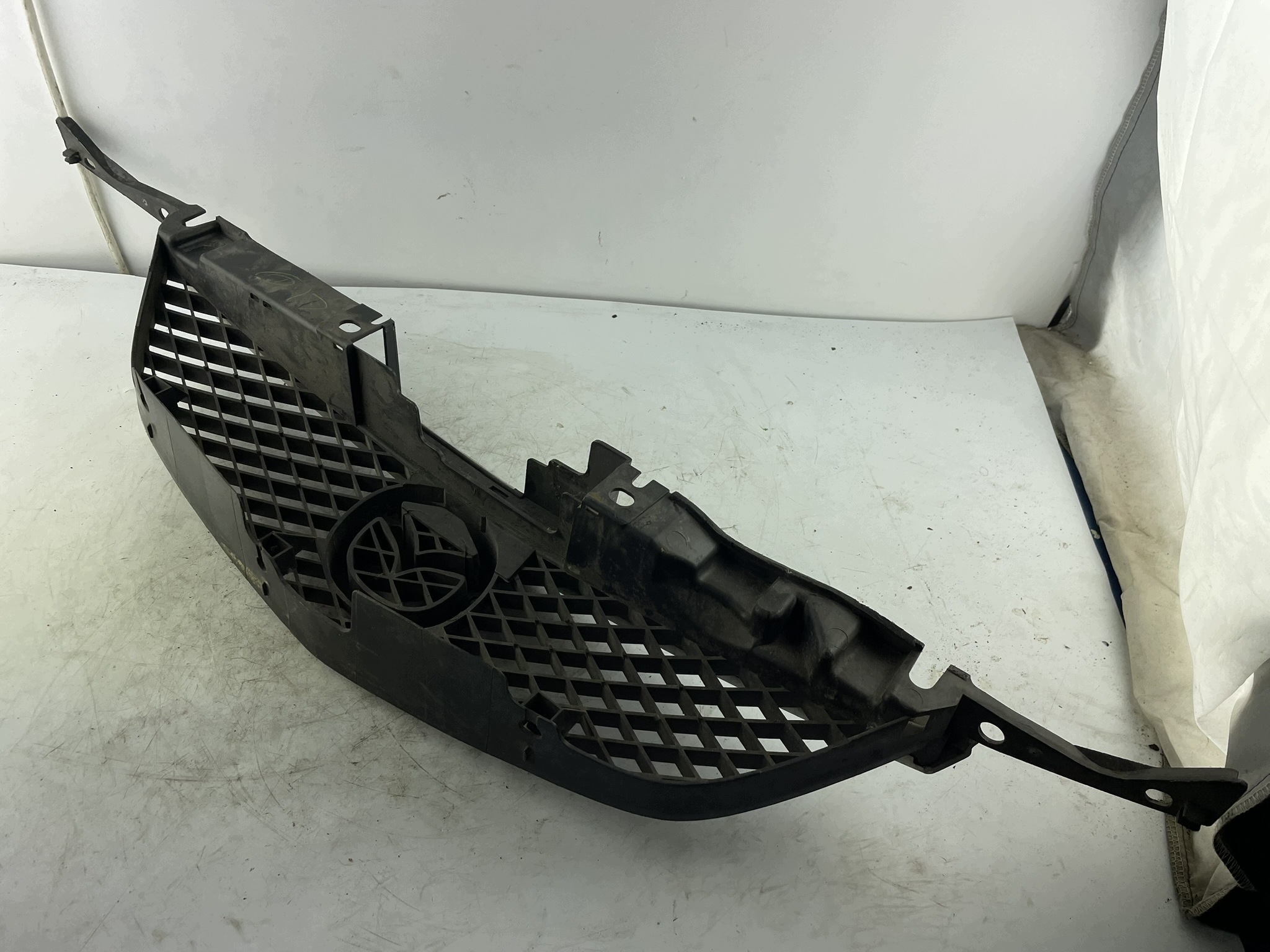 grille radiator C10050712 Mazda Premacy CP europejska