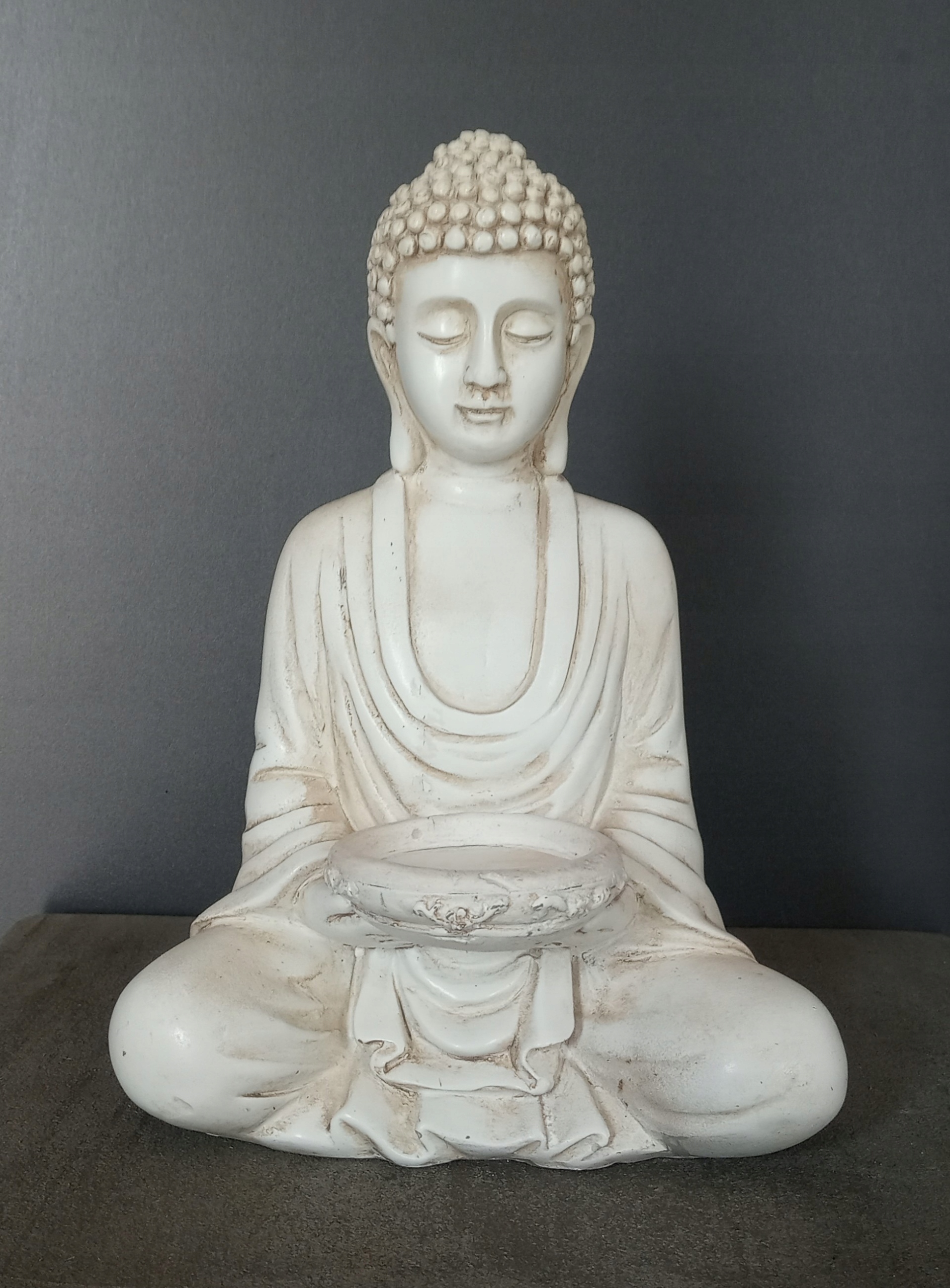 

Świecznik budda.20cm.Ecru