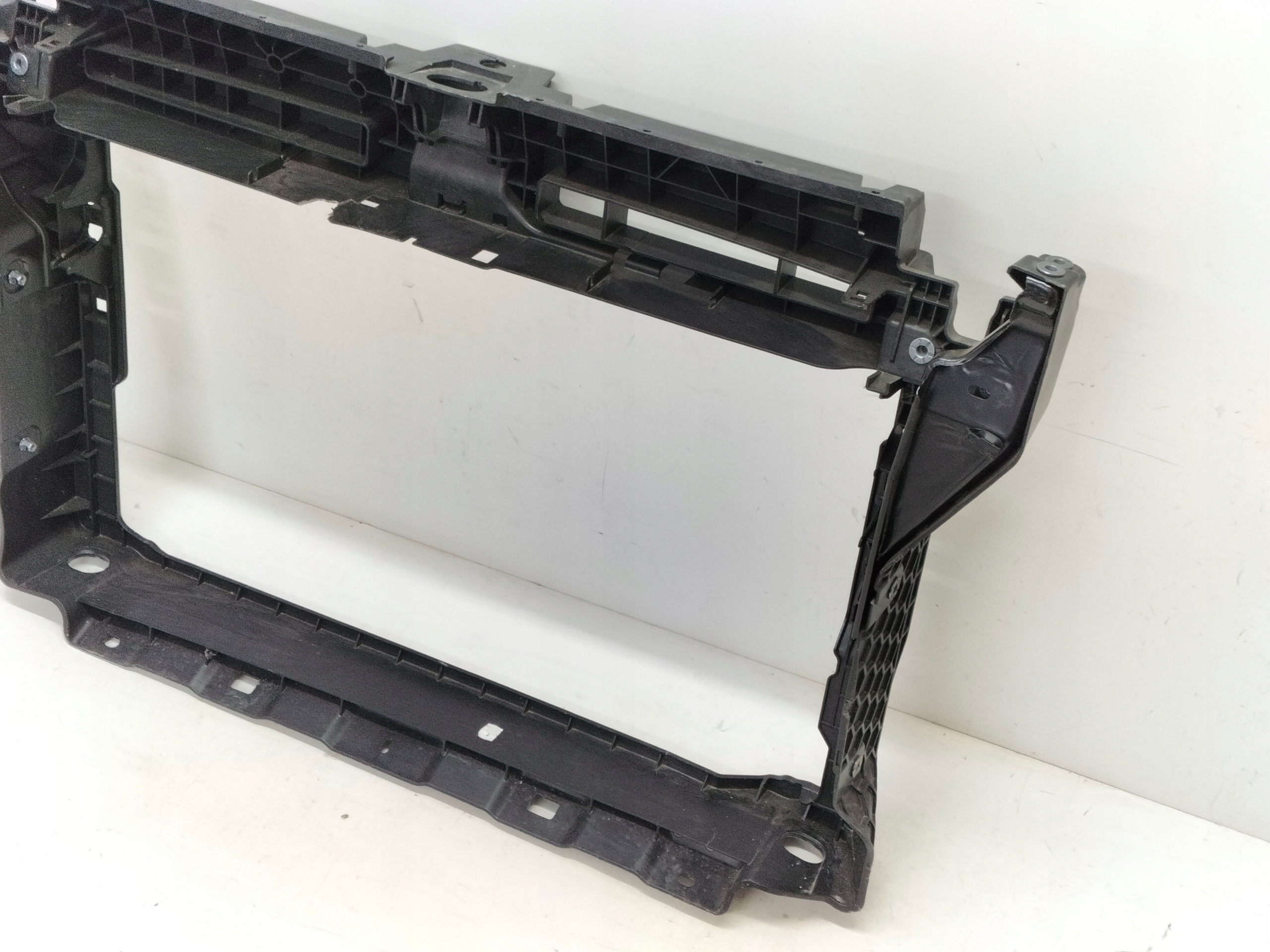 support panel for radiators pillar iron VW TIGUAN III 24- SKODA KODIAQ II 23
