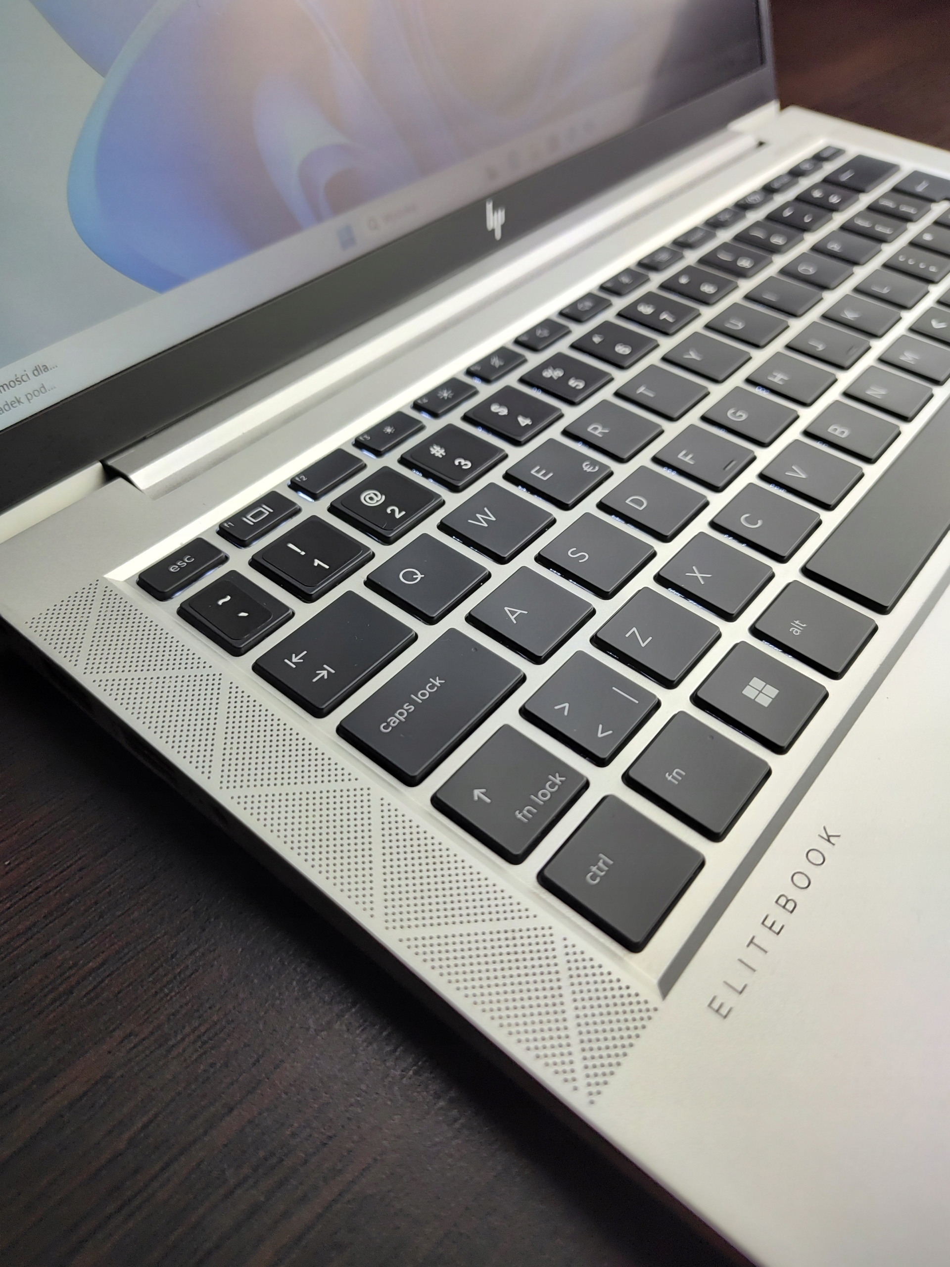 HP Elitebook 830 G8