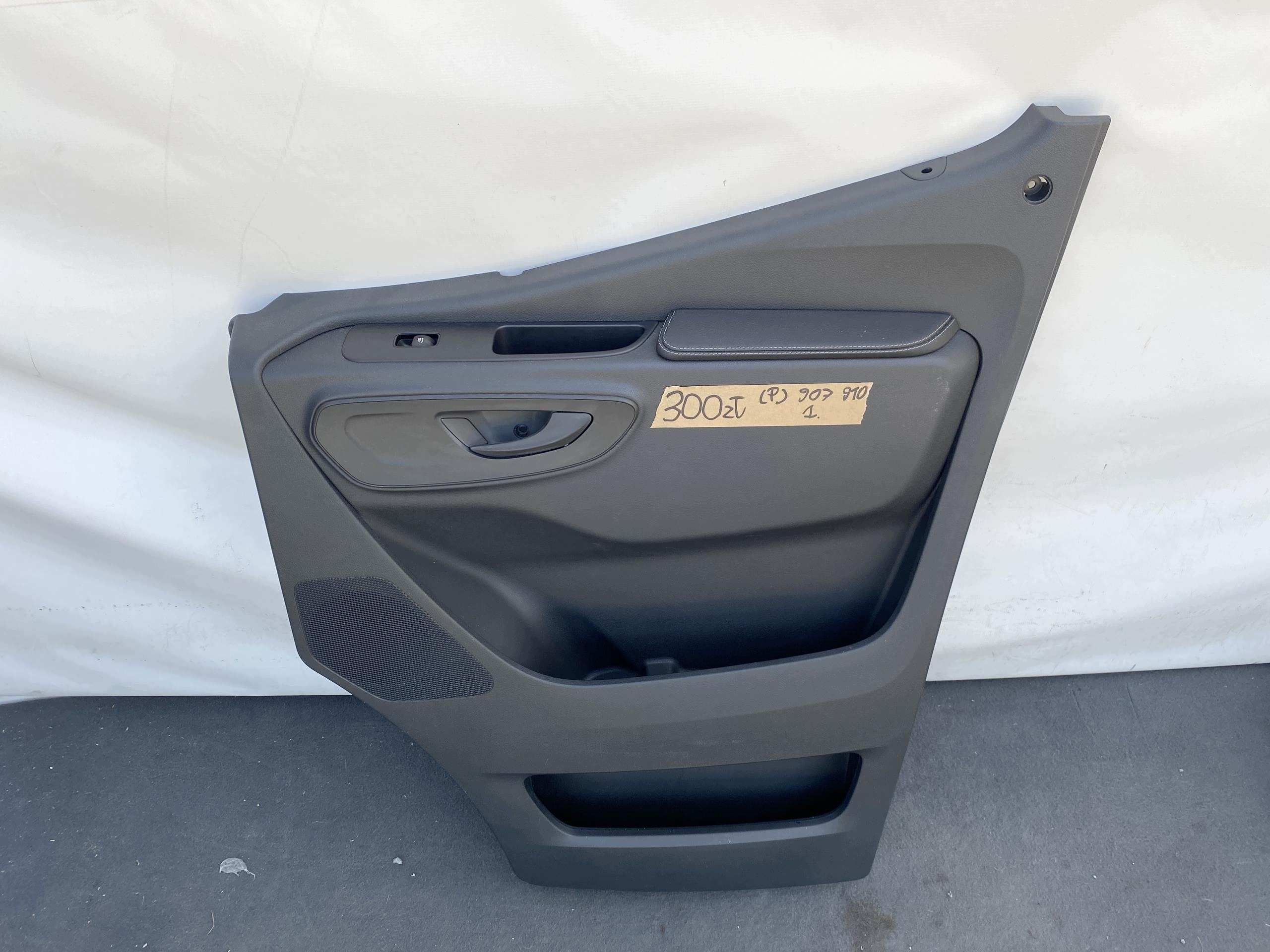 SPRINTER 907 910 17- Seite Tür PRZEDNICH PANEL MATERIALOWY Armlehne