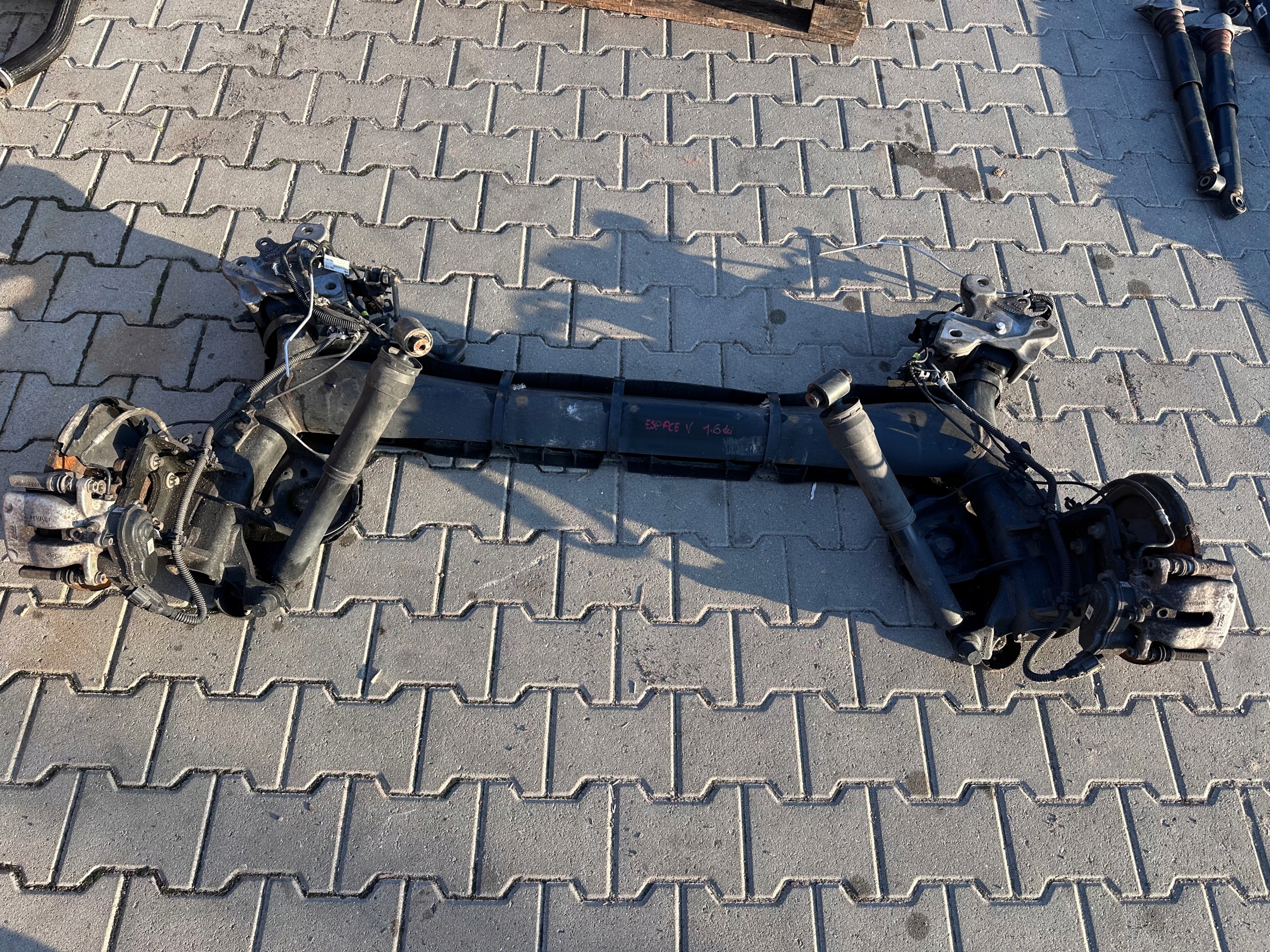 ESPACE V ZAWIESZENIE TYLNE 1,6 DCI KOMPLETNE BELKA ZWROTNICA