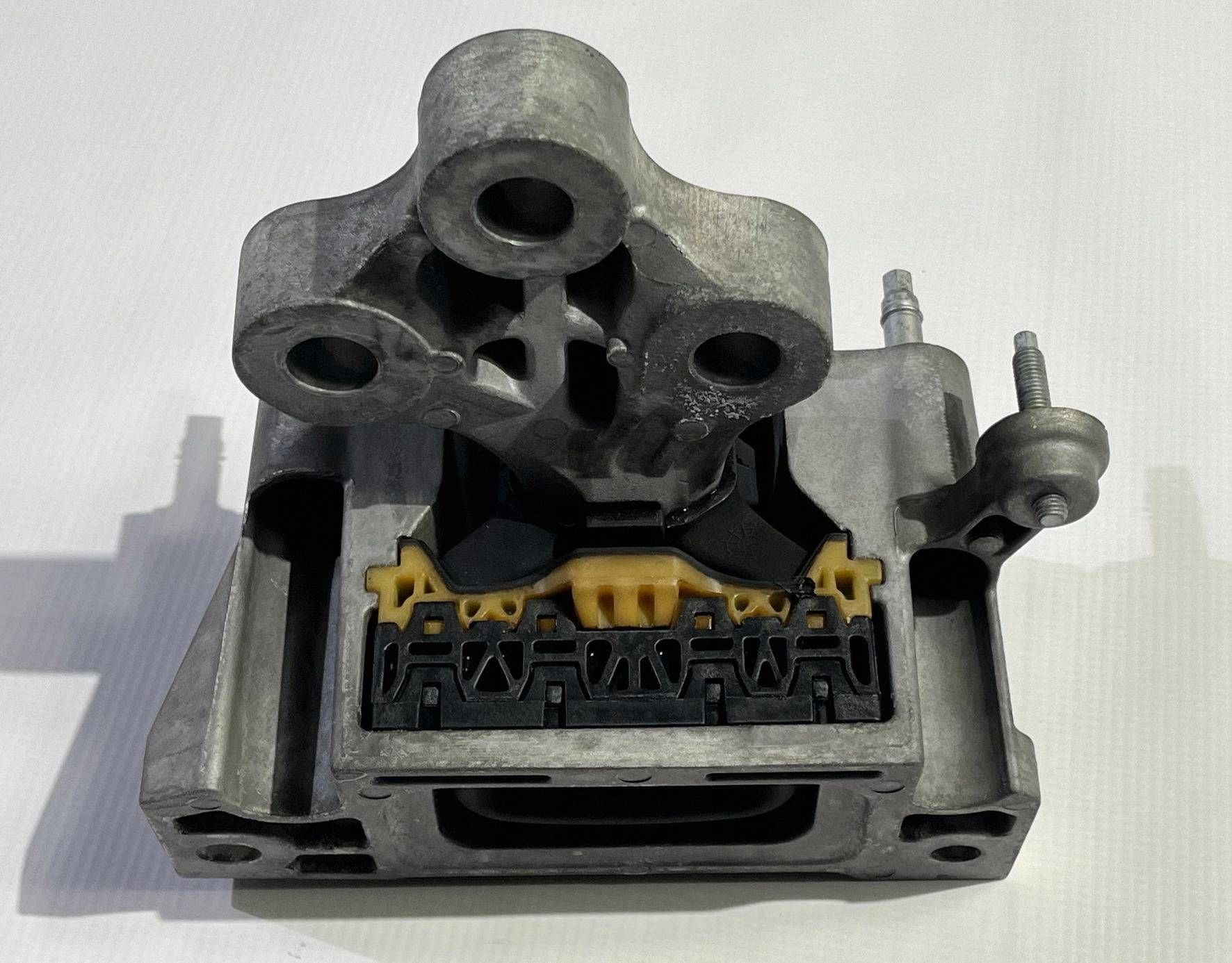 holder holder gearbox mounting of the engine Chrysler Pacifica 2017-2026