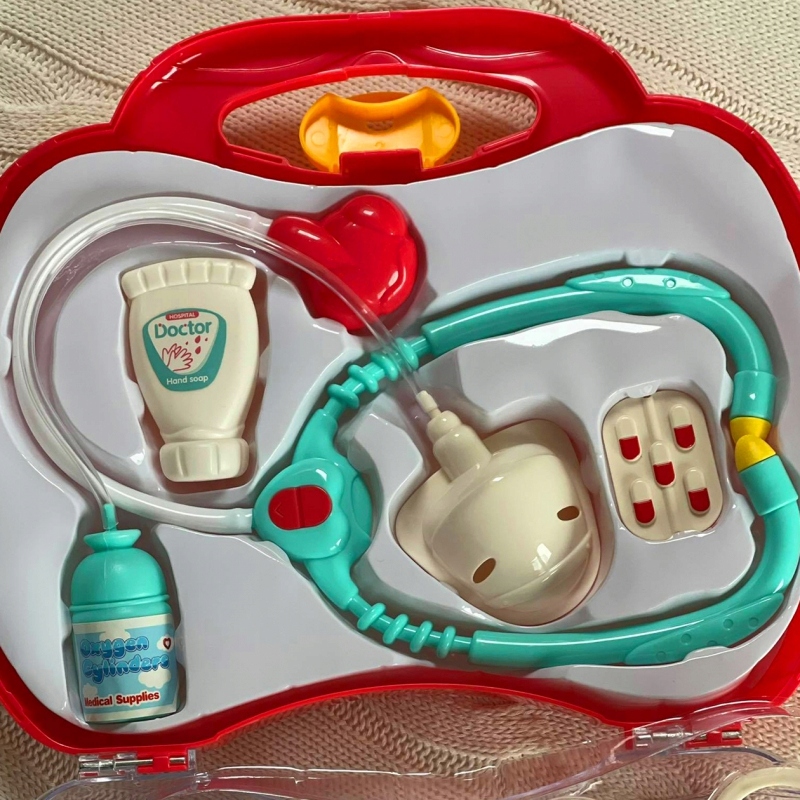 WOOPIE Zestaw Lekarski Mały Lekarza Doktor w Walizce + Akc. Głębokość produktu 41 cm