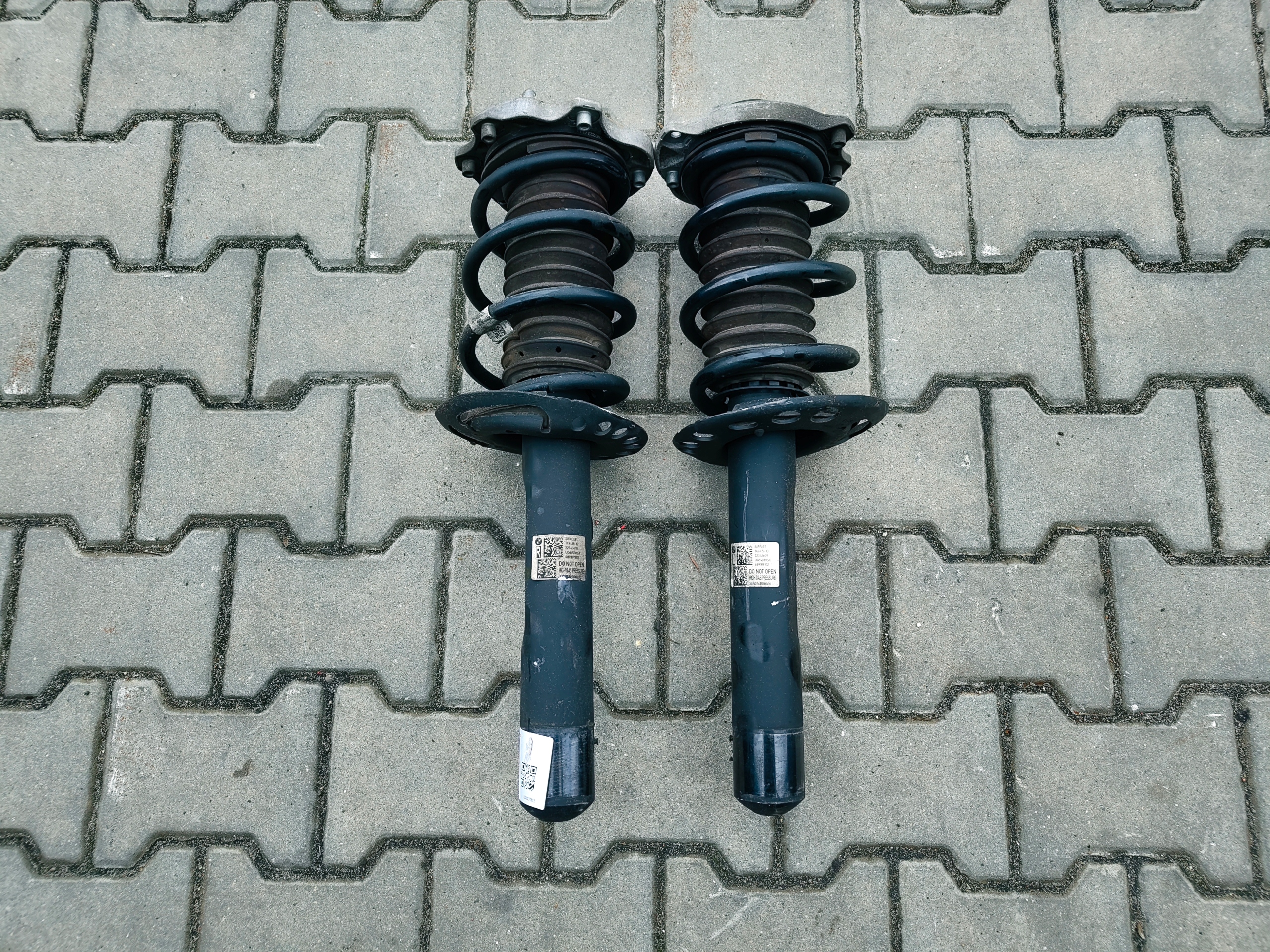 BMW 2 U06 shock absorber front right left 6891092 6891091