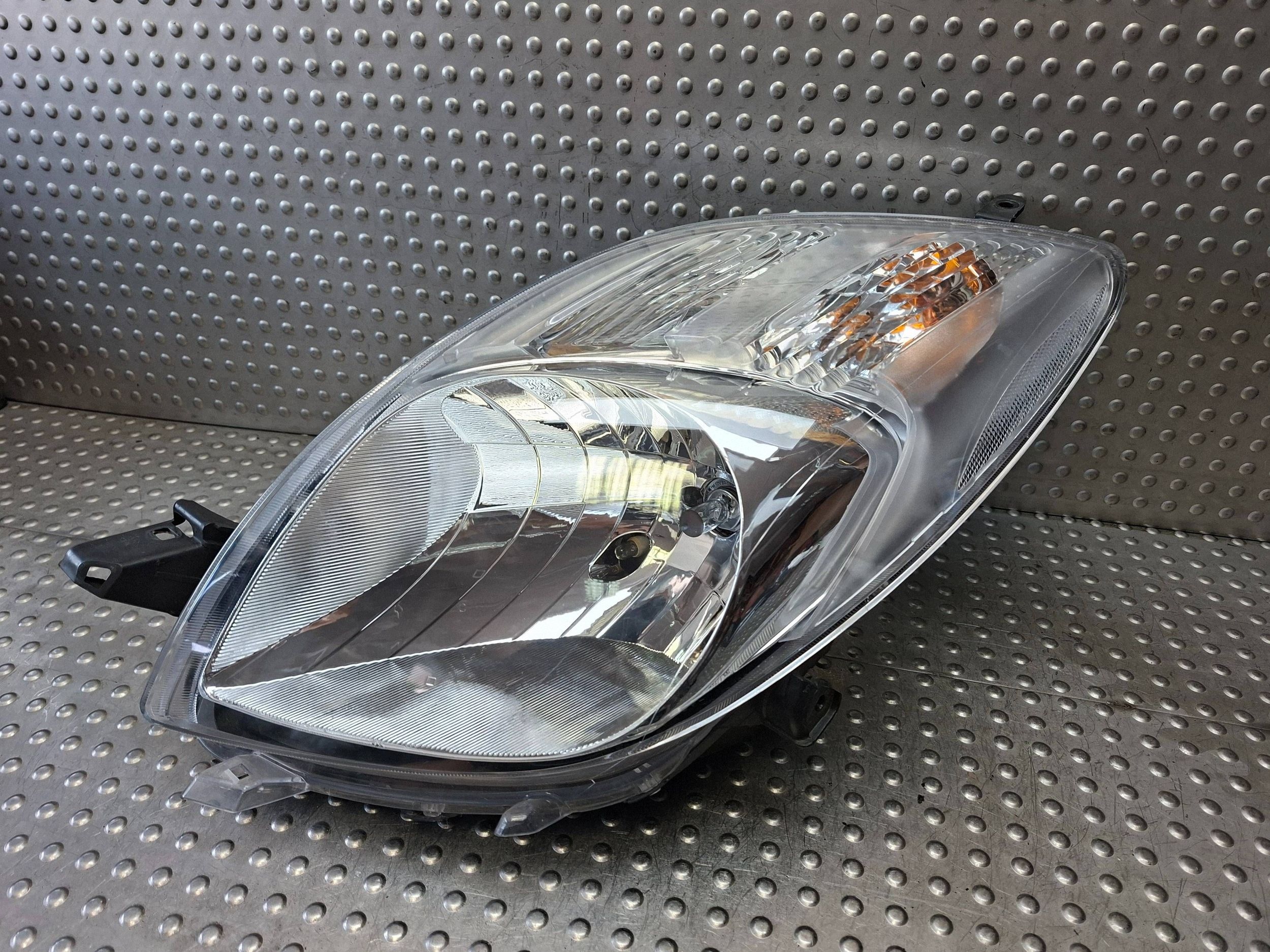 light front left TOYOTA YARIS II 06-09 EU DEPO
