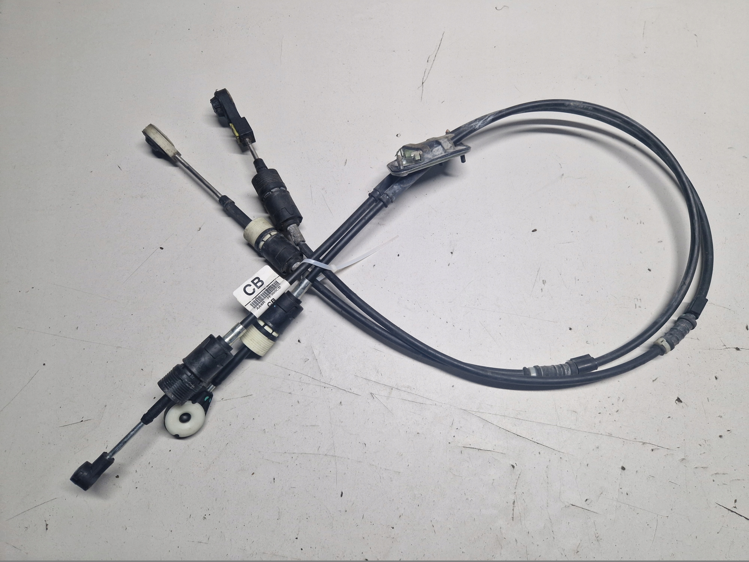 FORD FIESTA MK7 Bowdenzug Schalt getriebe AA6R-7E395-CB