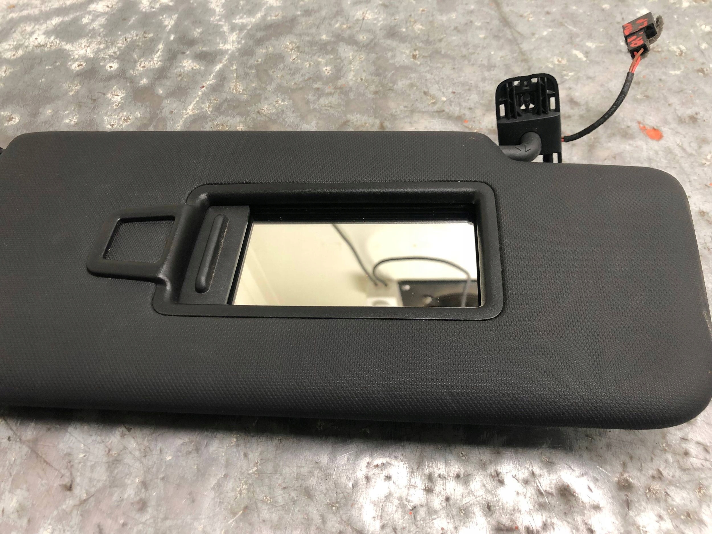 visor cover PRZECIWSLONECZNA left AUDI Q4 E-TRON 89A857552A